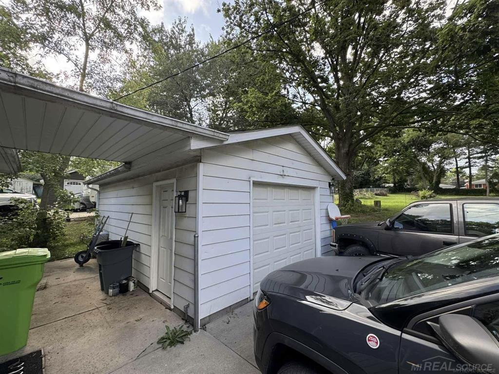 513 E Saint Clair Street, Almont, MI 48003 — Photo 22