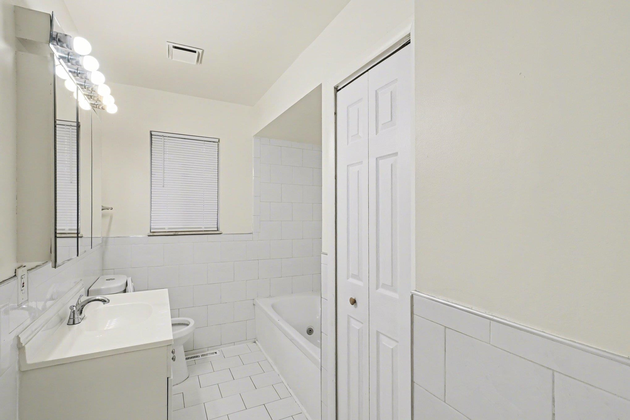 3505 Ridgecliffe Drive, Flint, MI 48532 — Photo 8