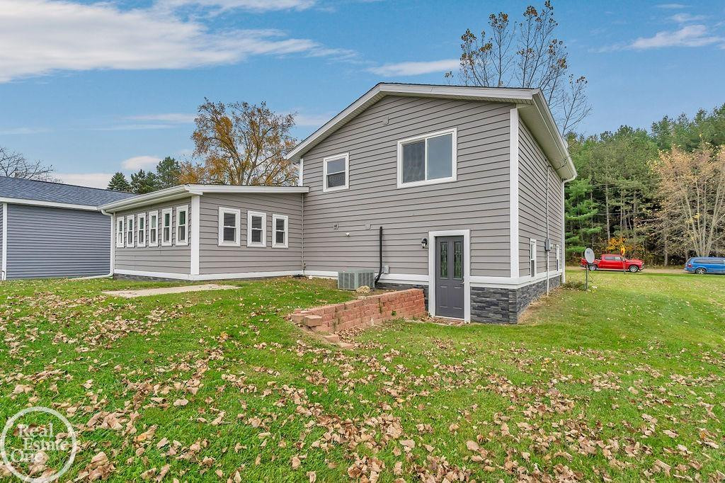 8051 Logana Road, MI 48006 — Photo 9