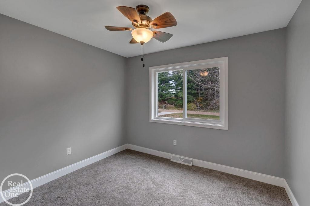 8051 Logana Road, MI 48006 — Photo 19
