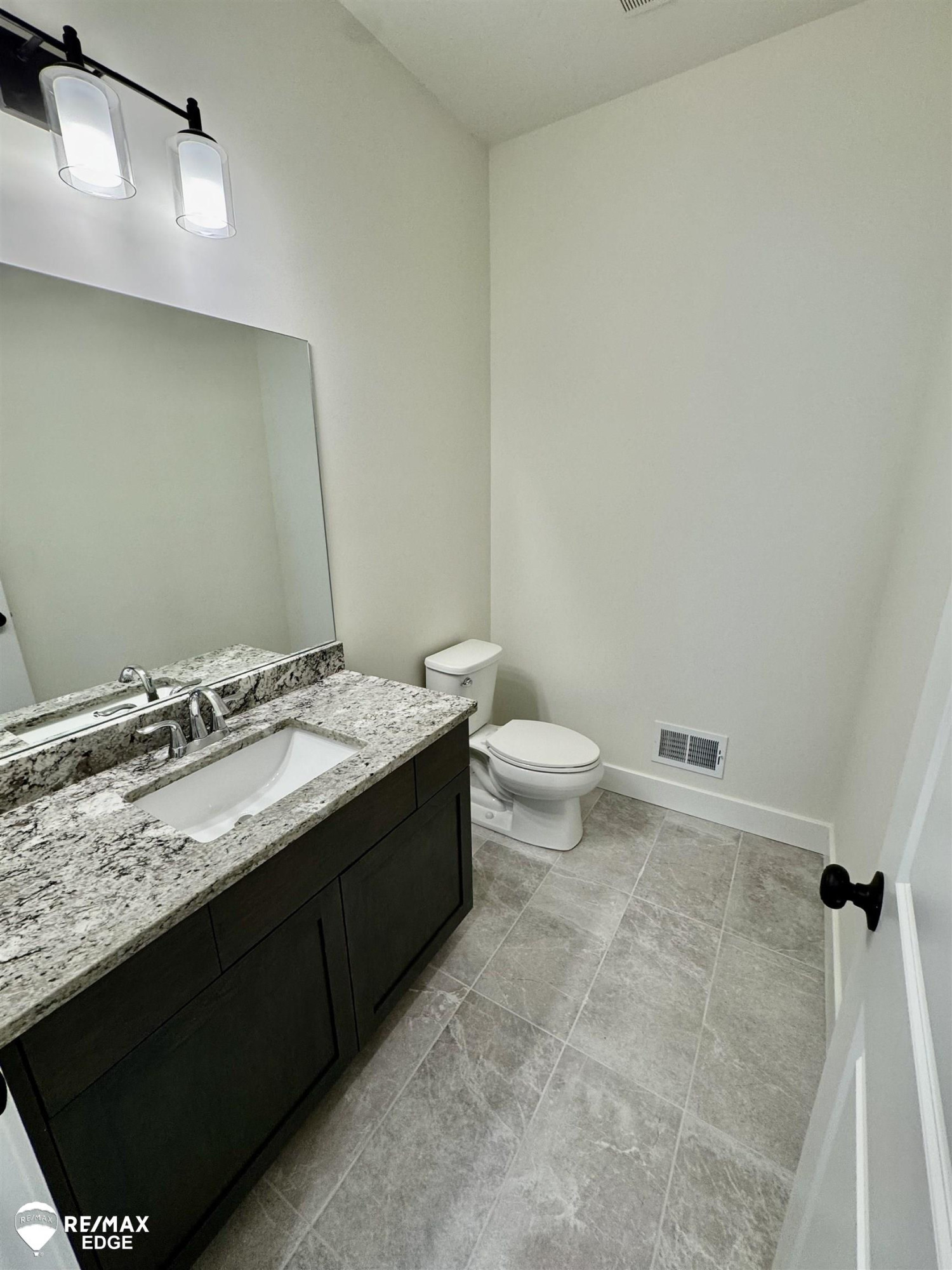 8347 Peninsula Circle, Grand Blanc, MI 48439 — Photo 8