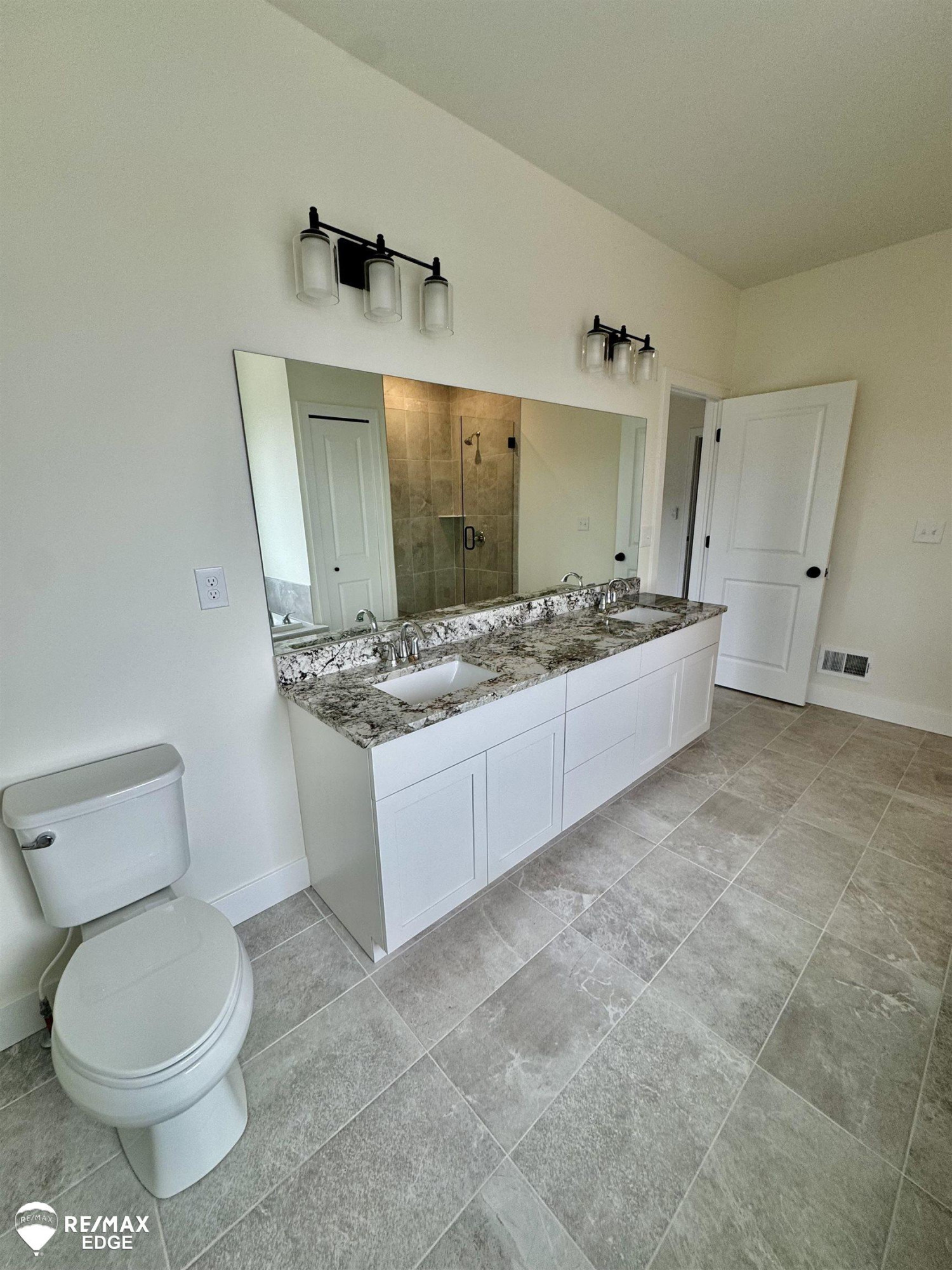 8347 Peninsula Circle, Grand Blanc, MI 48439 — Photo 12