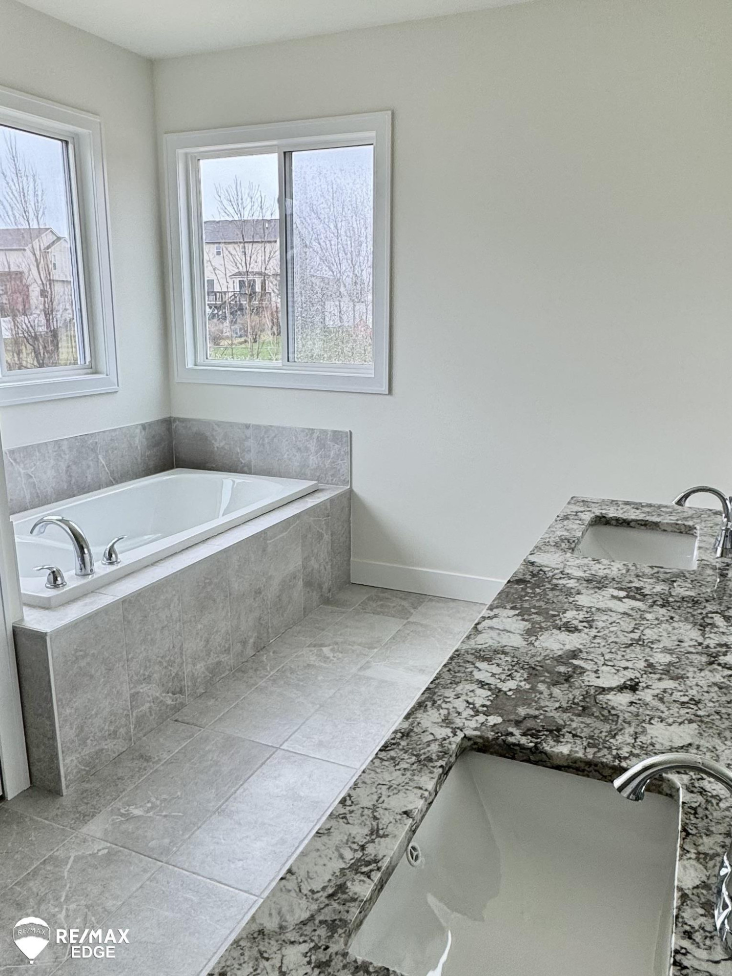 8347 Peninsula Circle, Grand Blanc, MI 48439 — Photo 15