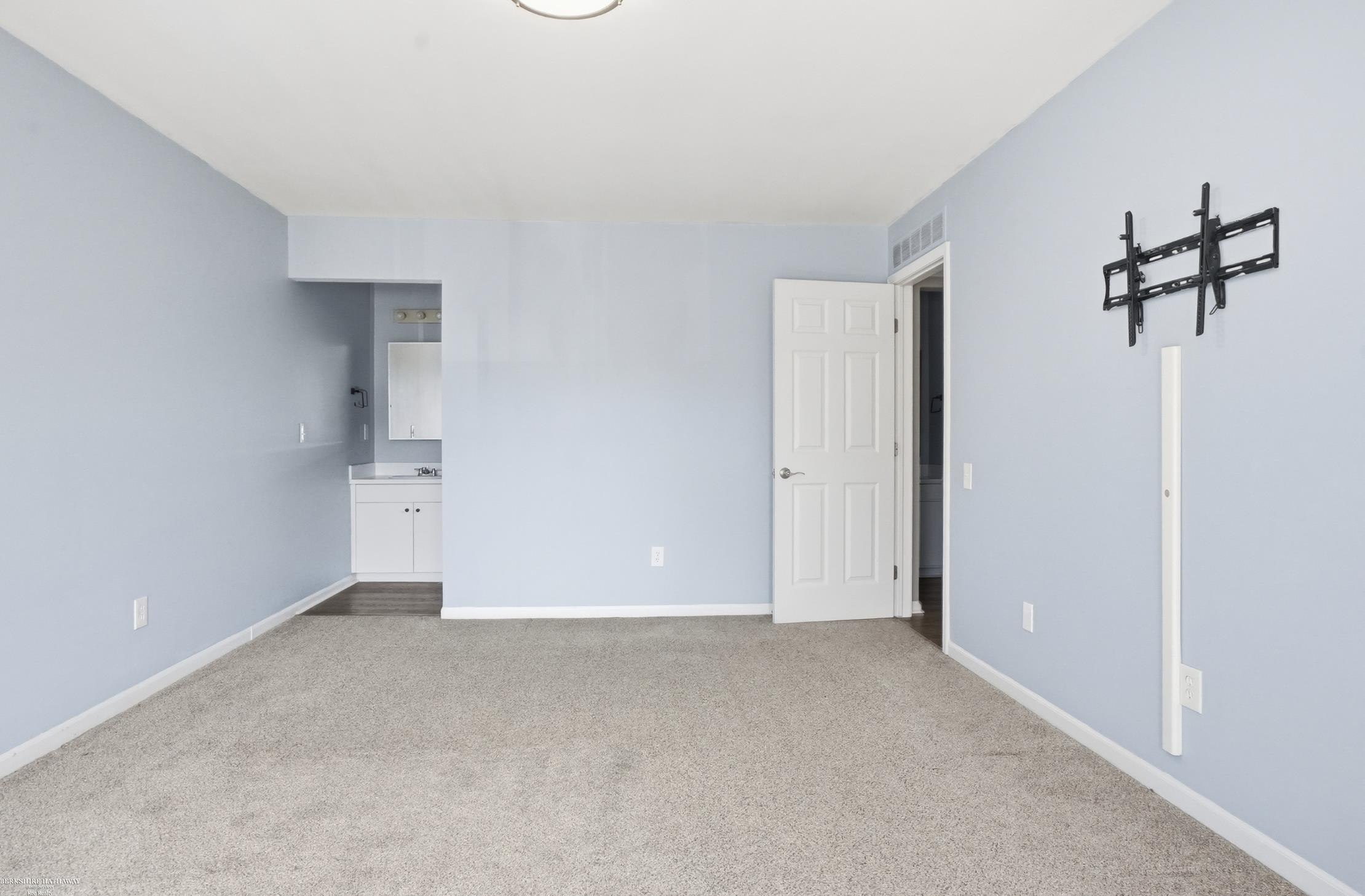 42649 Jeanette Circle, Clinton Twp, MI 48038 — Photo 13