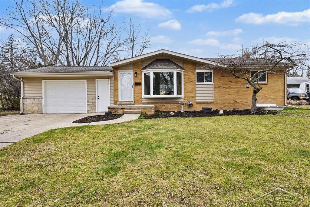 413 Wilson Drive, Midland, MI 48642 — Photo 2