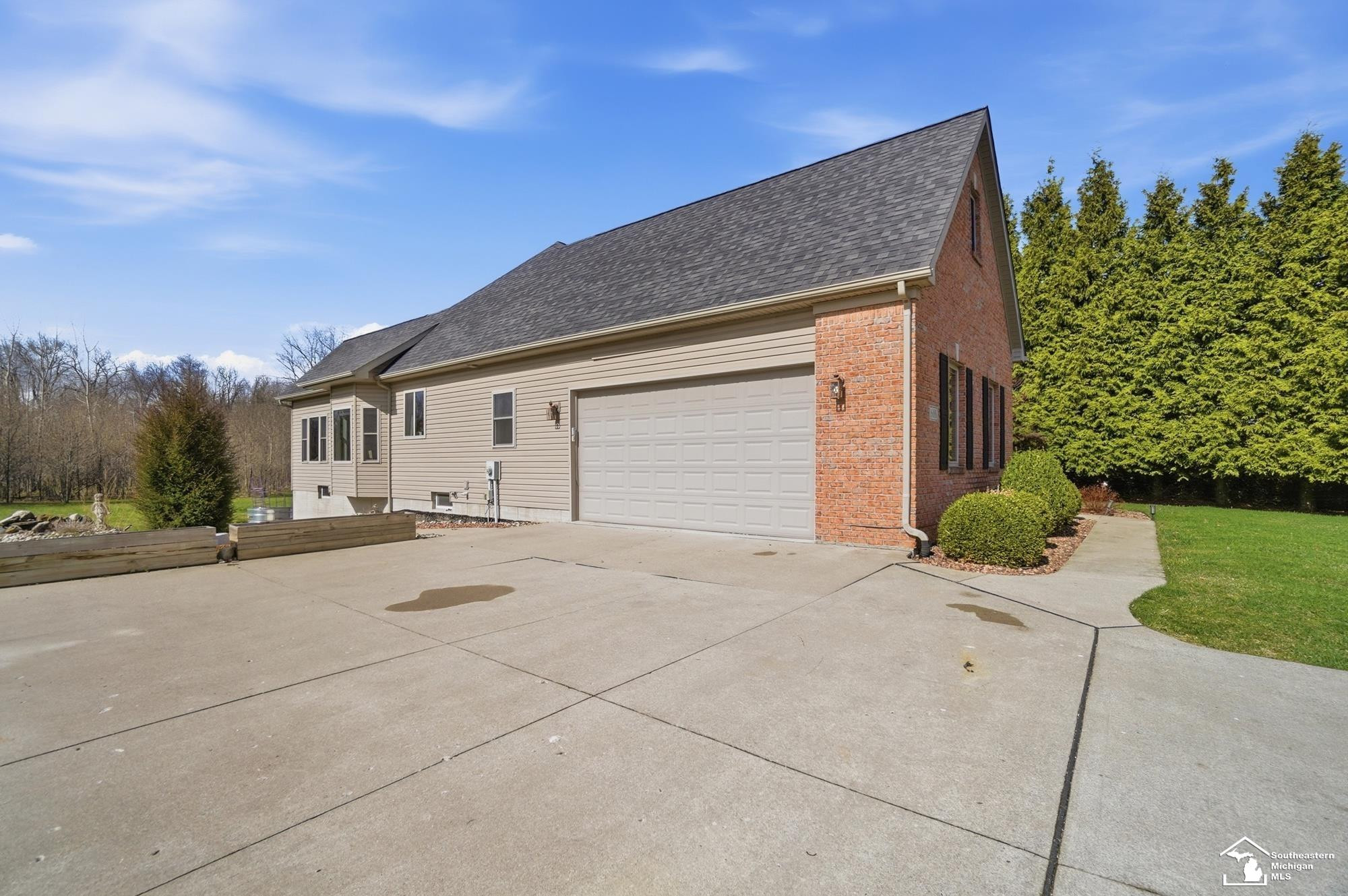 608 Oak Hill Court, Monroe, MI 48162 — Photo 70