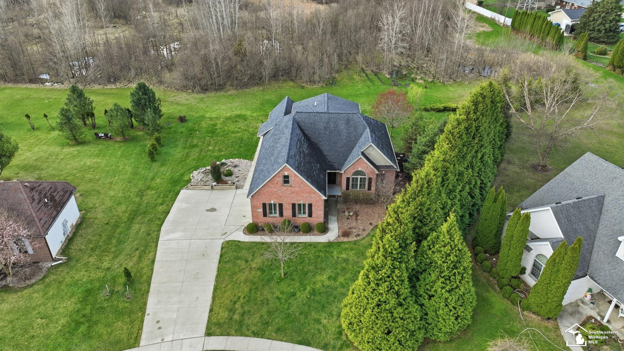 608 Oak Hill Court, Monroe, MI 48162 — Photo 2