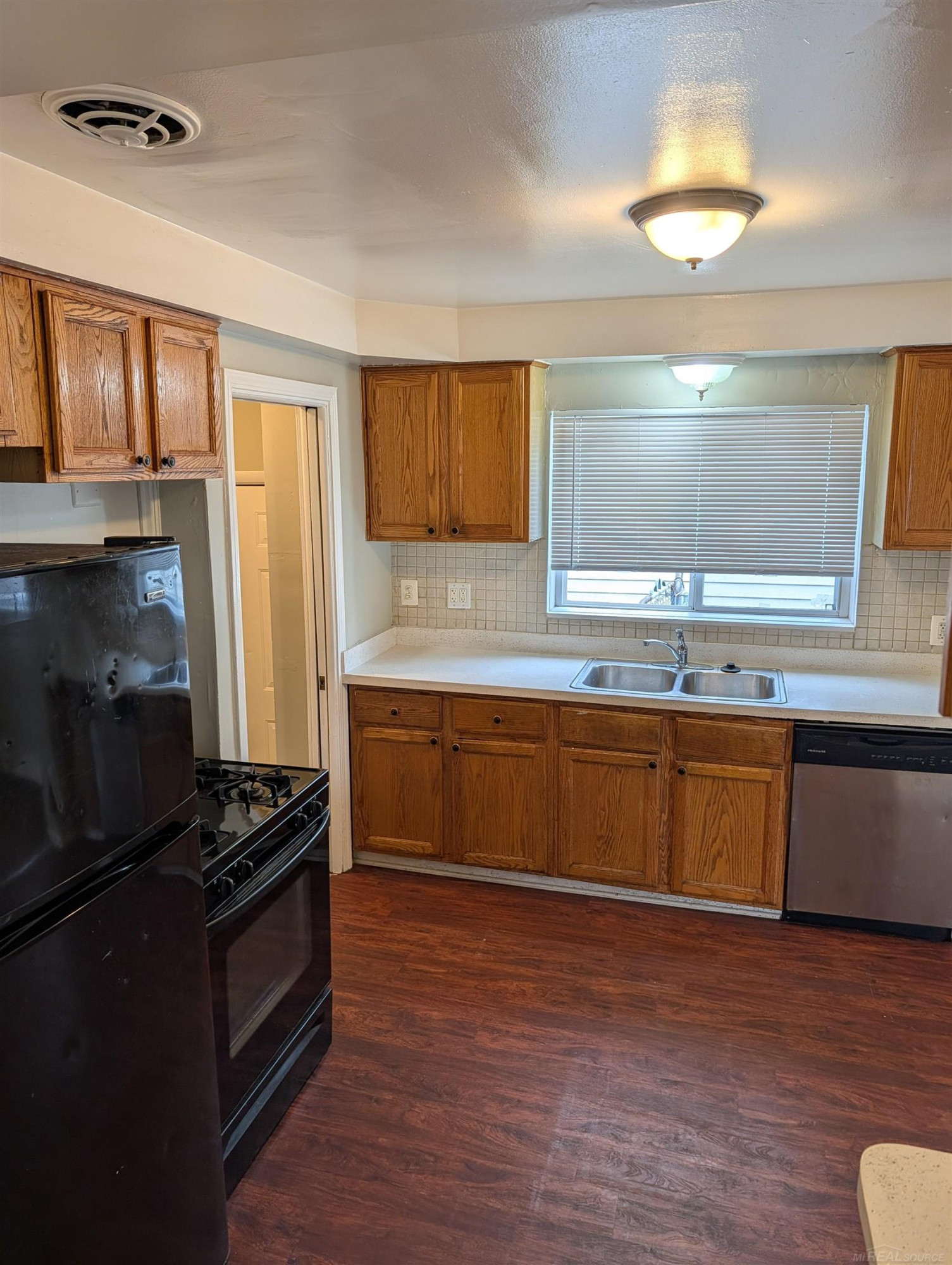 24876 Dale Street, Eastpointe, MI 48021 — Photo 6