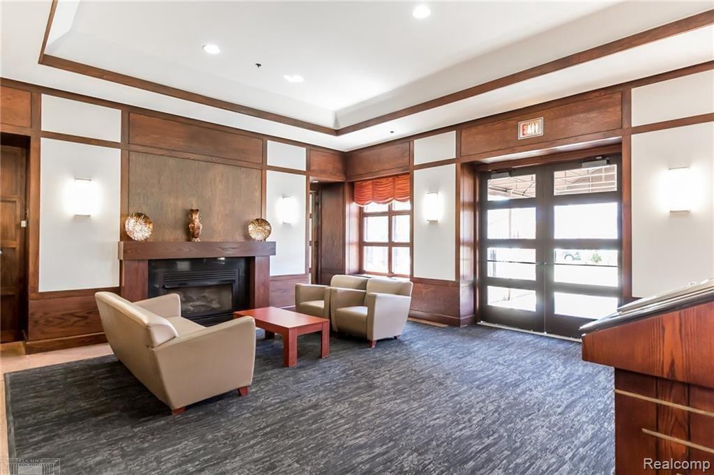 250 E Harbortown #1006 Drive, 1006, Detroit, MI 48207 — Photo 3