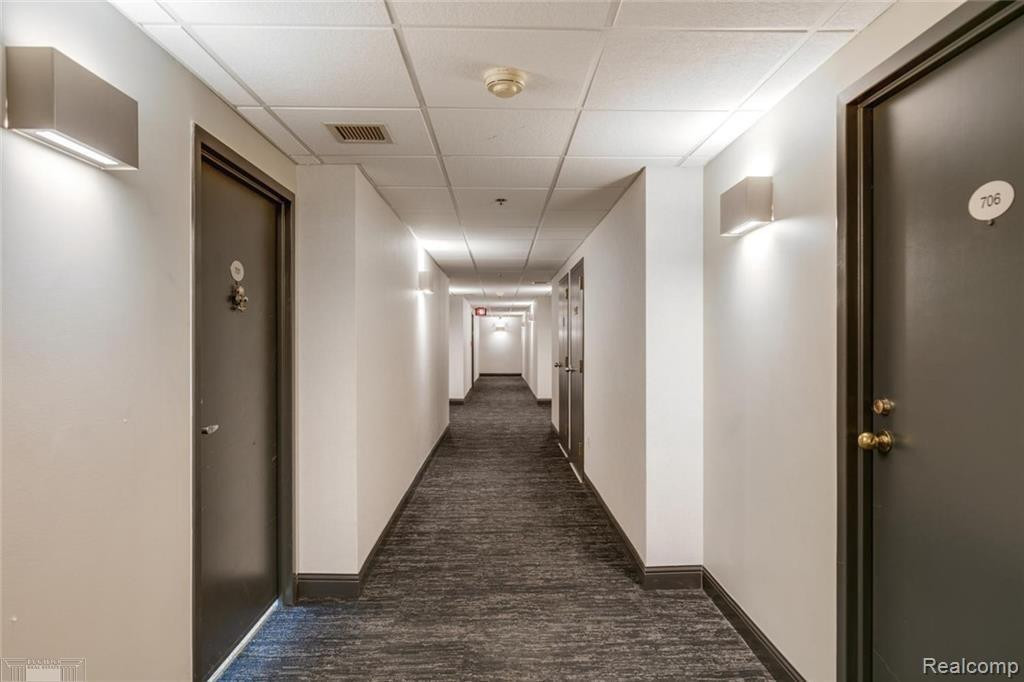250 E Harbortown #1006 Drive, 1006, Detroit, MI 48207 — Photo 4