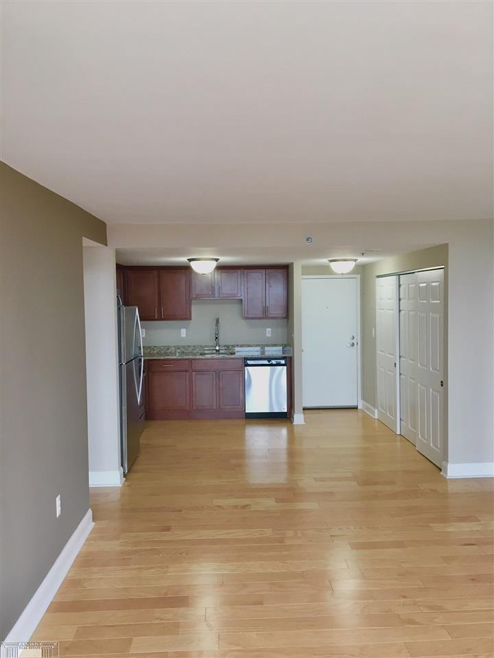 250 E Harbortown #1006 Drive, 1006, Detroit, MI 48207 — Photo 5