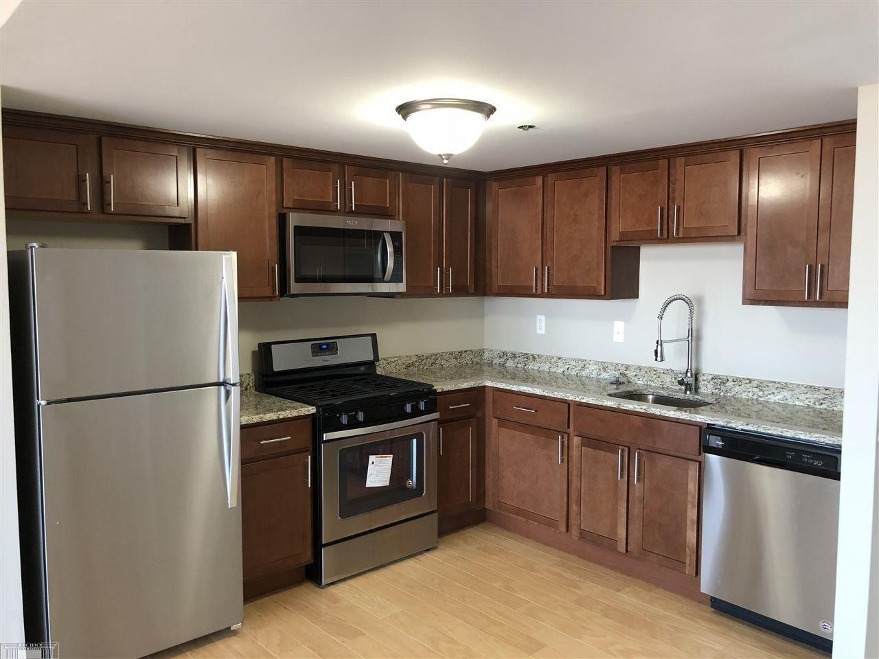 250 E Harbortown #1006 Drive, 1006, Detroit, MI 48207 — Photo 6