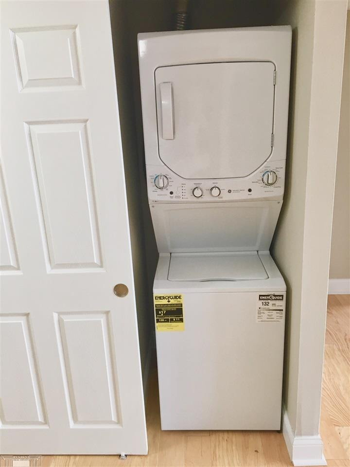 250 E Harbortown #1006 Drive, 1006, Detroit, MI 48207 — Photo 9