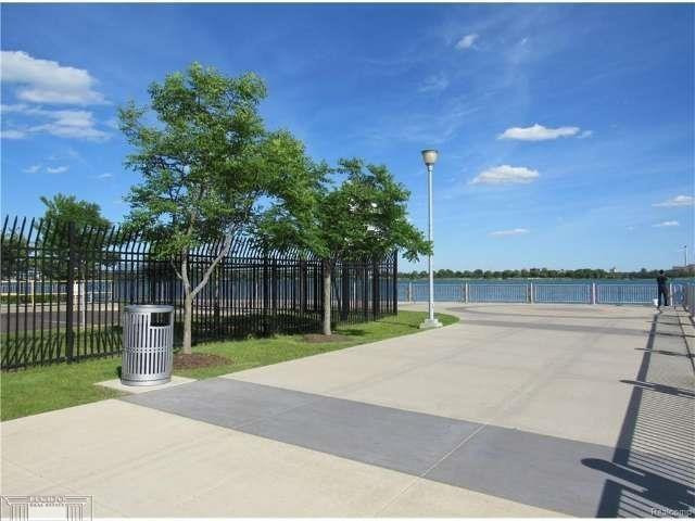 250 E Harbortown #1006 Drive, 1006, Detroit, MI 48207 — Photo 23