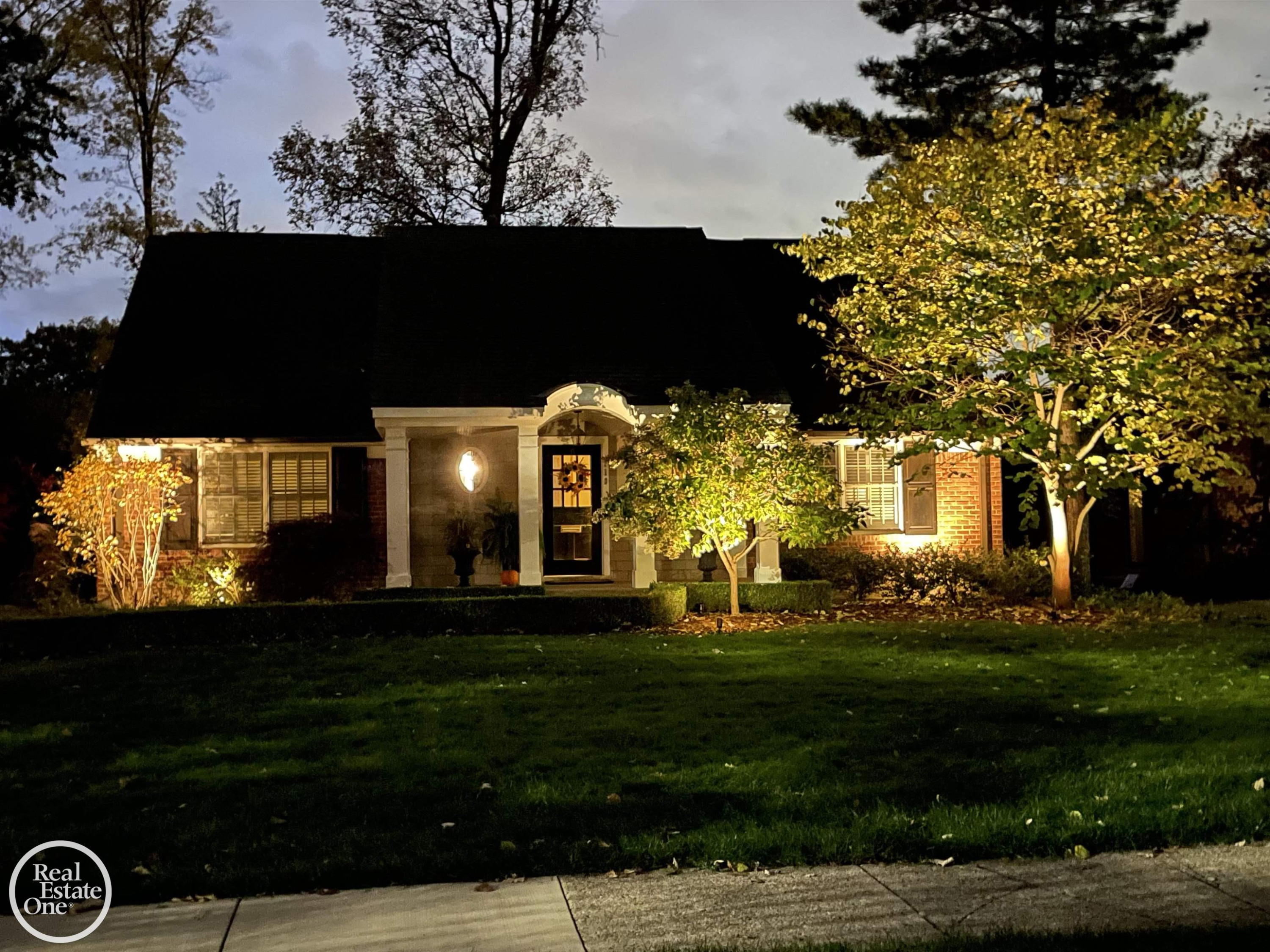 319 Cloverly Road, Grosse Pointe Farms, MI 48236 — Photo 2