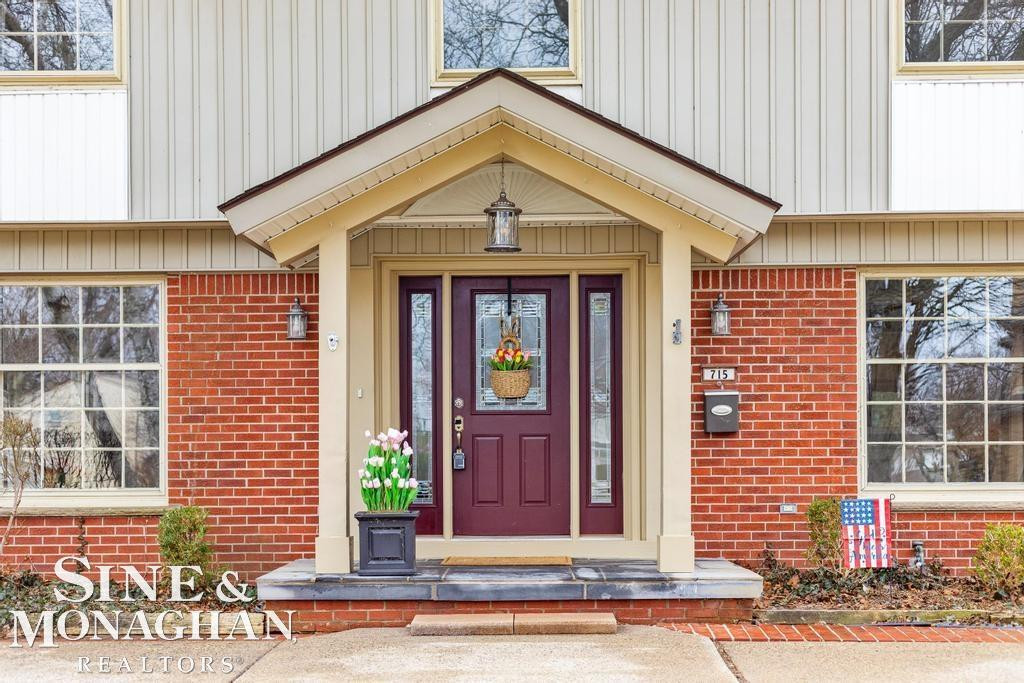 715 Pear Tree Lane, Grosse Pointe Woods, MI 48236 — Photo 2