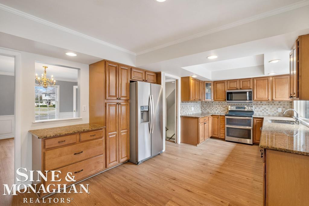 715 Pear Tree Lane, Grosse Pointe Woods, MI 48236 — Photo 12