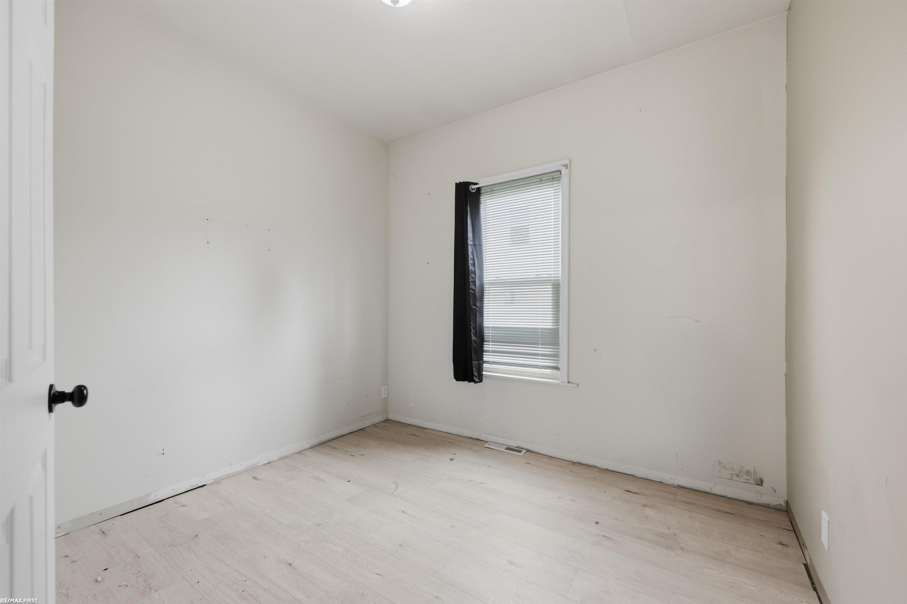 24236 Melrose Avenue, Eastpointe, MI 48021 — Photo 9