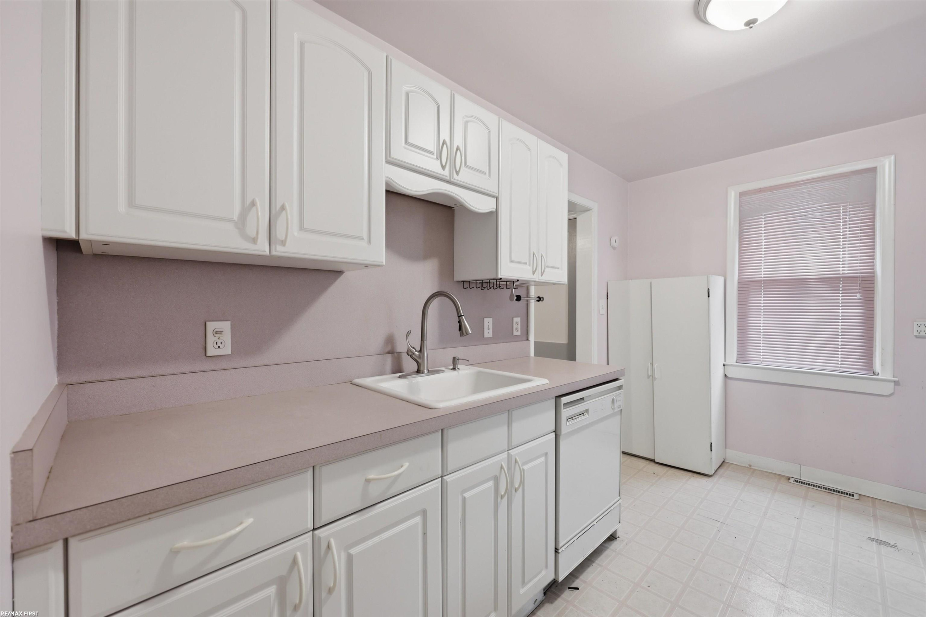 24236 Melrose Avenue, Eastpointe, MI 48021 — Photo 11