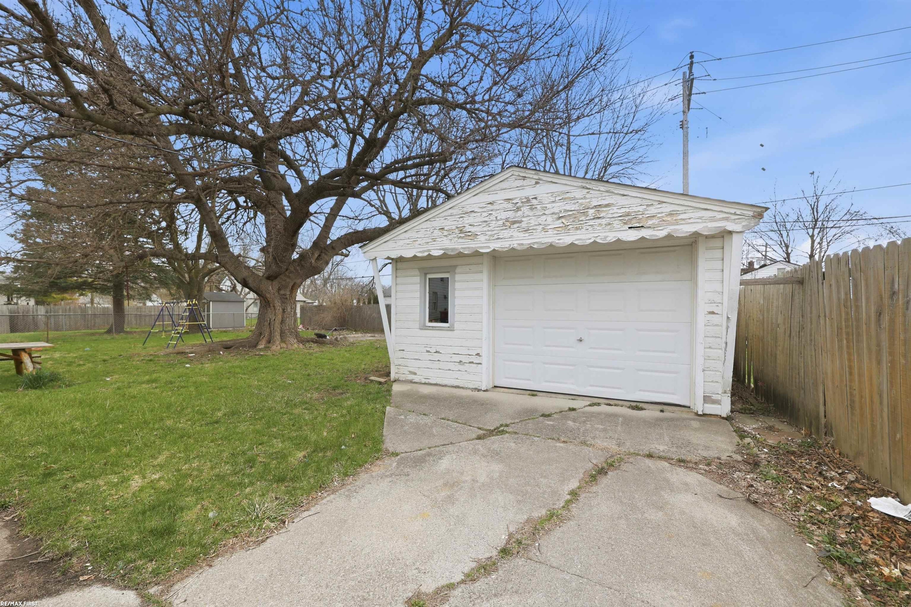 24236 Melrose Avenue, Eastpointe, MI 48021 — Photo 22