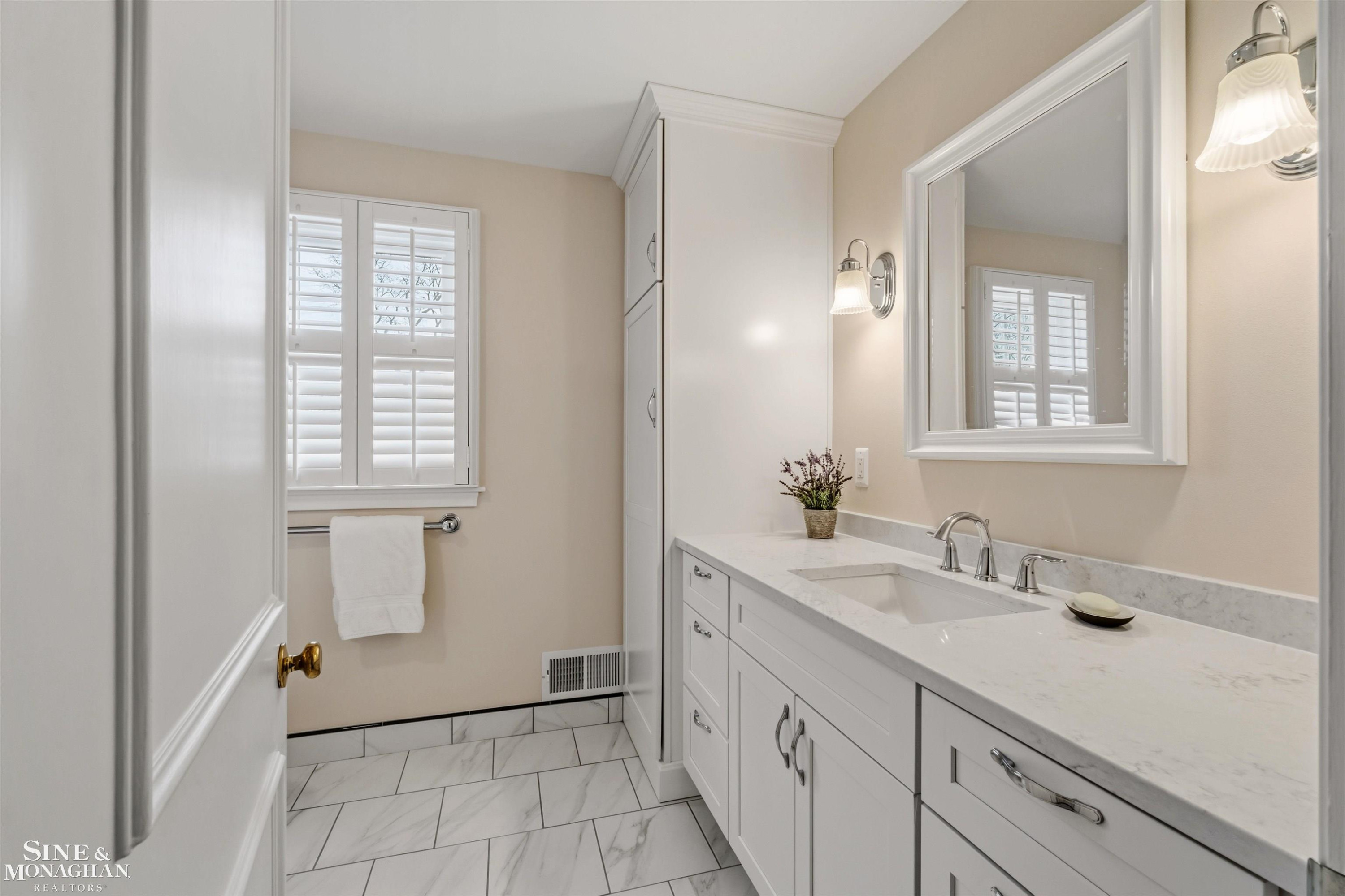 399 Chalfonte Avenue, Grosse Pointe Farms, MI 48236 — Photo 35