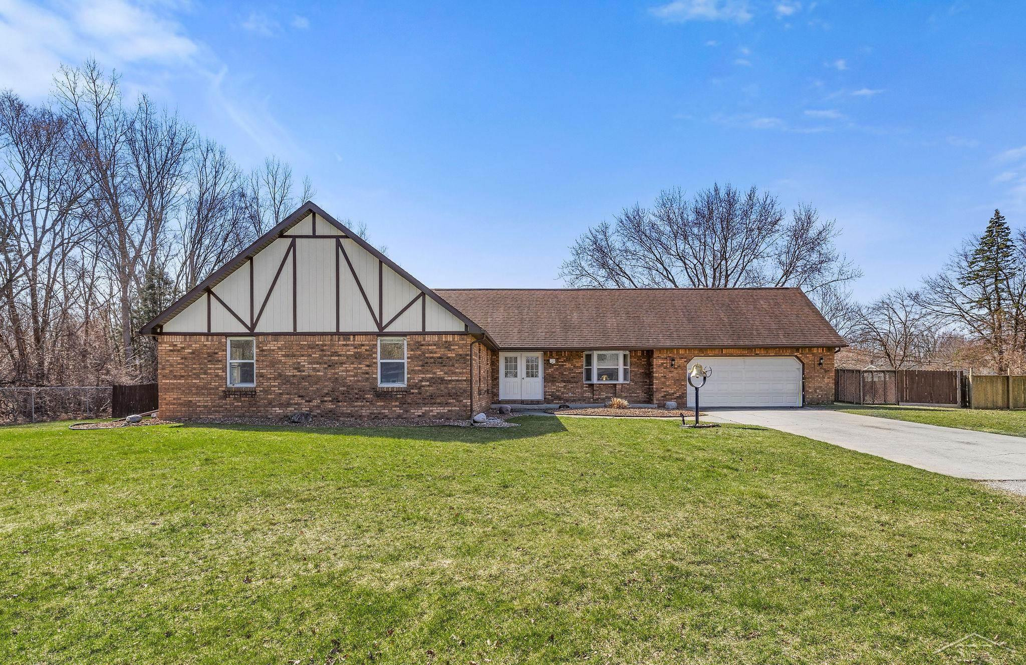 1815 Crescent Drive, Saginaw, MI 48604 — front exterior