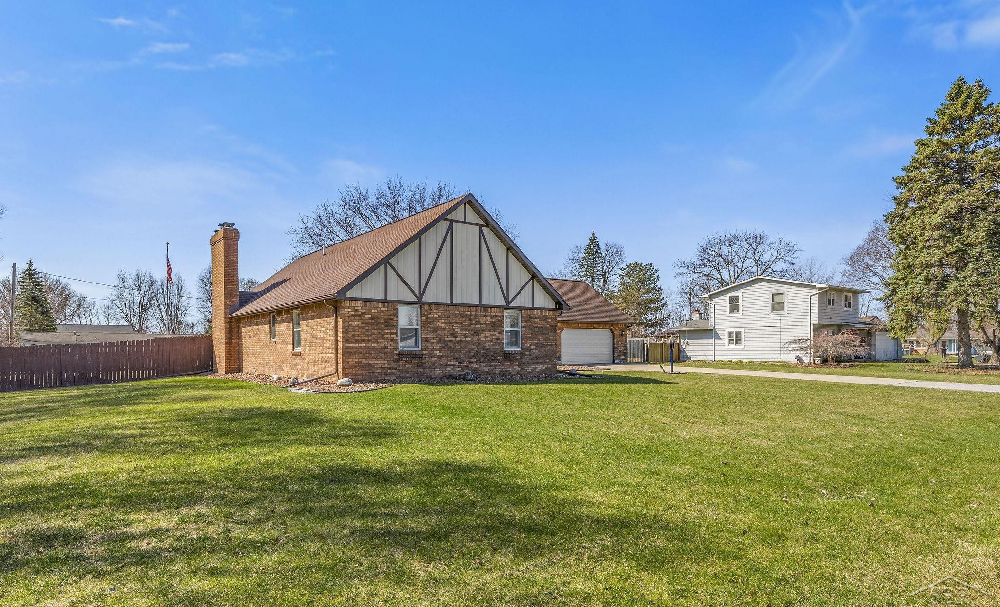1815 Crescent Drive, Saginaw, MI 48604 — Photo 4