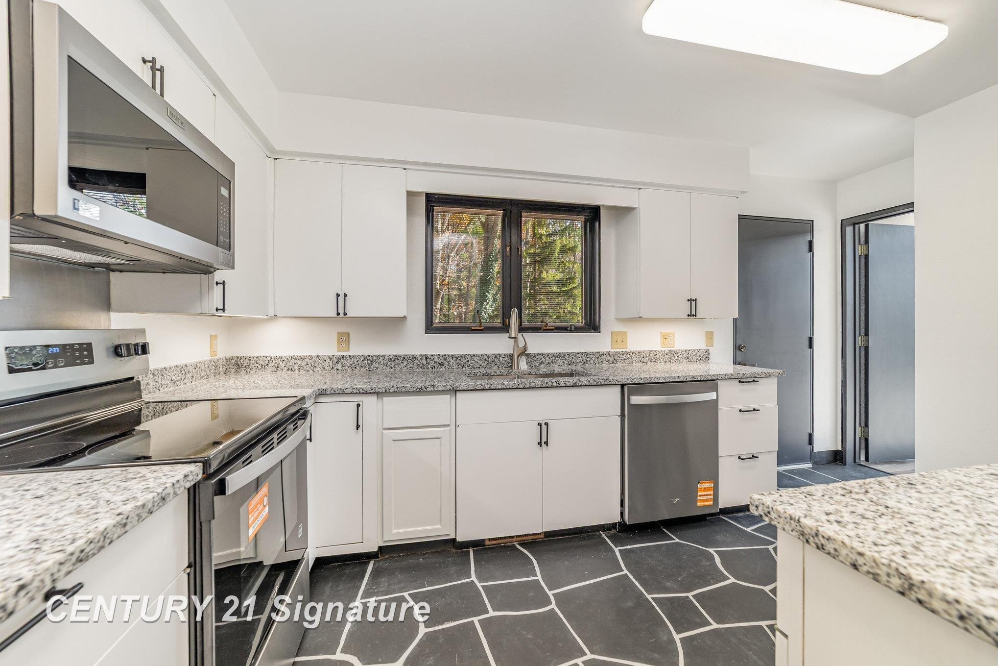 10363 Lakewood Drive, Saginaw, MI 48609 — Photo 13