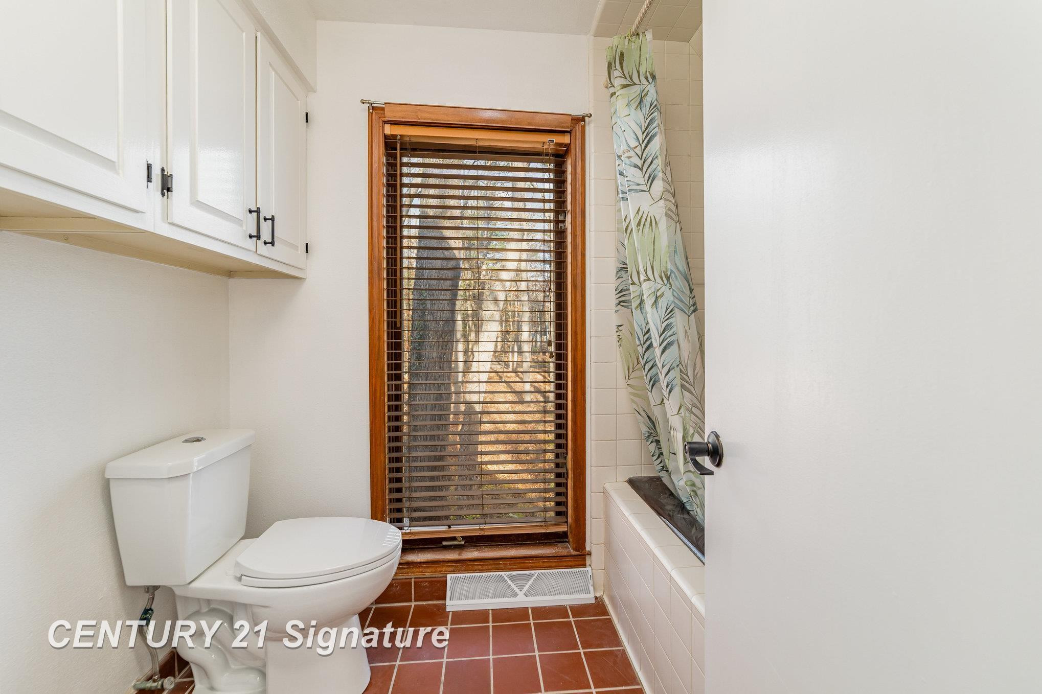 10363 Lakewood Drive, Saginaw, MI 48609 — Photo 25