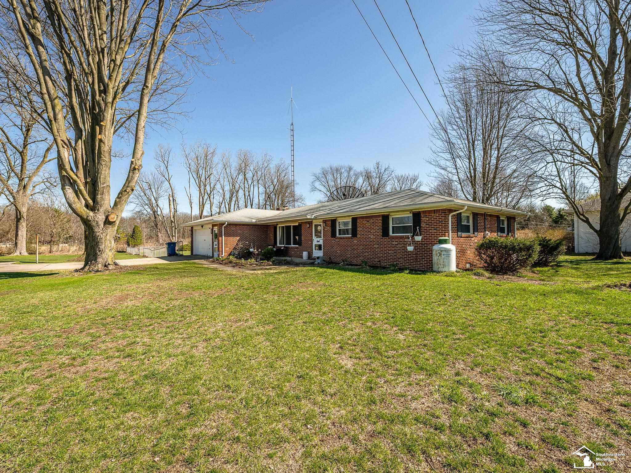 10200 Summerfield Road, Temperance, MI 48182 — front exterior