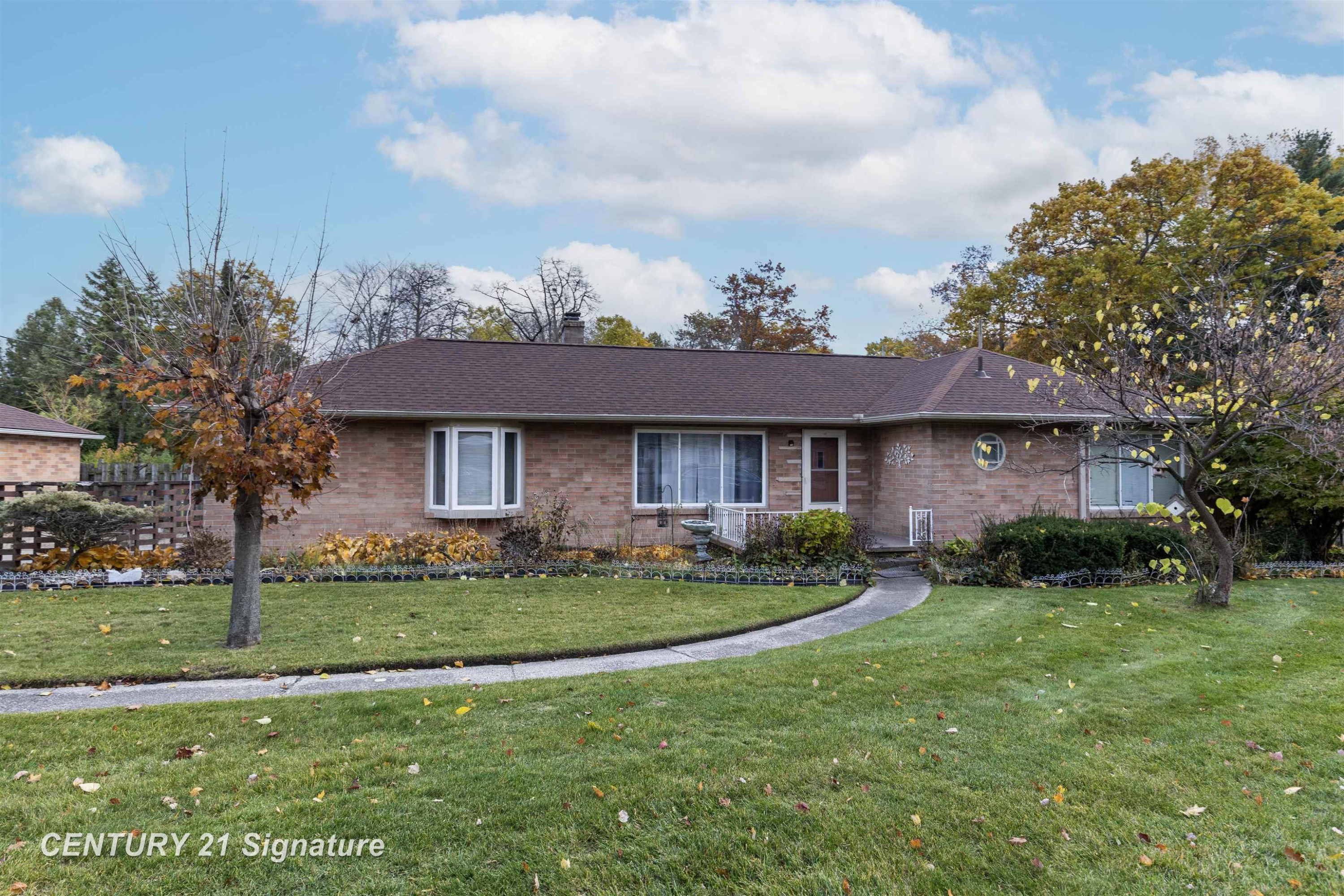 103 Lincoln Drive, Bay City, MI 48706 — Photo 2