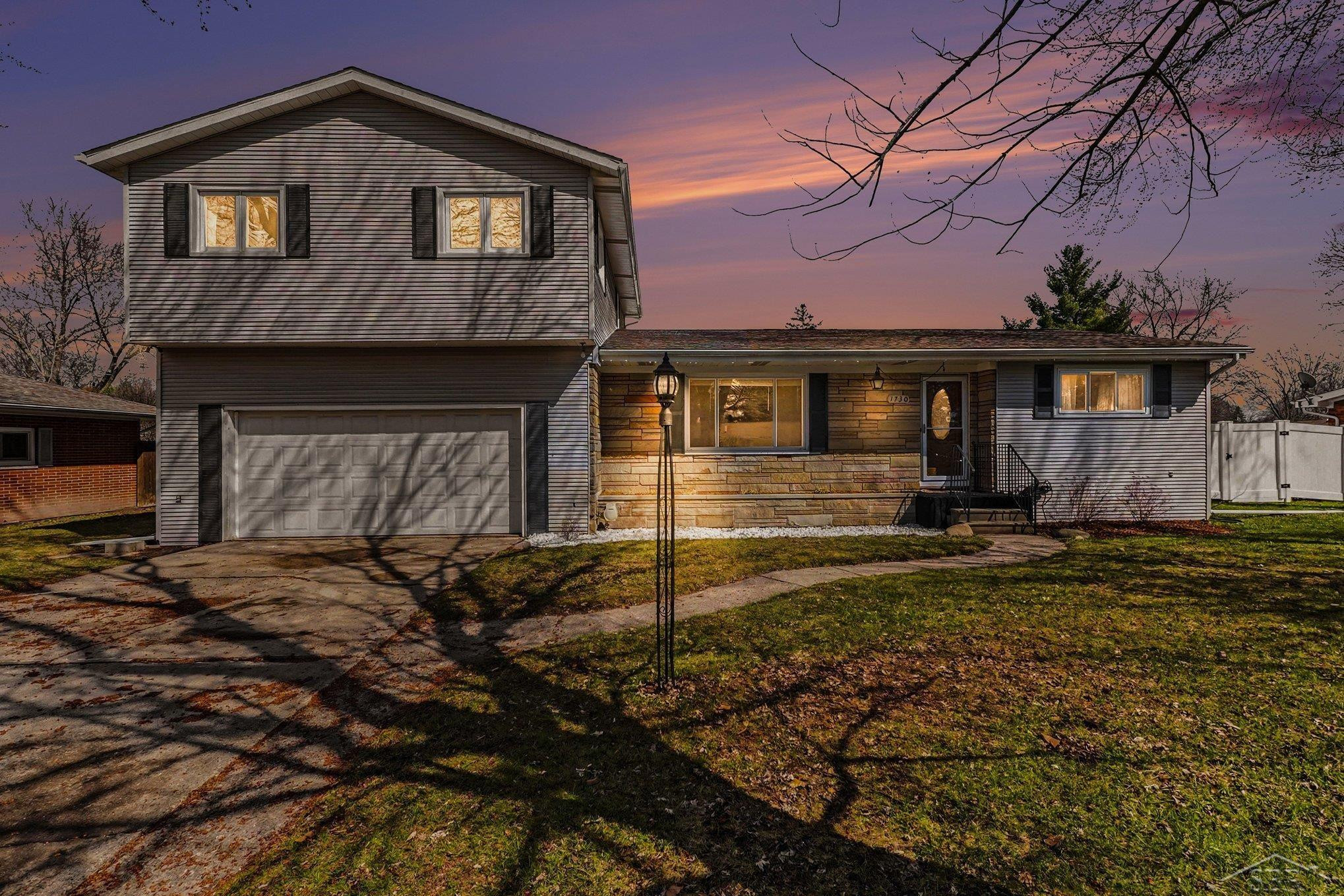 1730 Seminole Lane, Saginaw, MI 48638 — front exterior