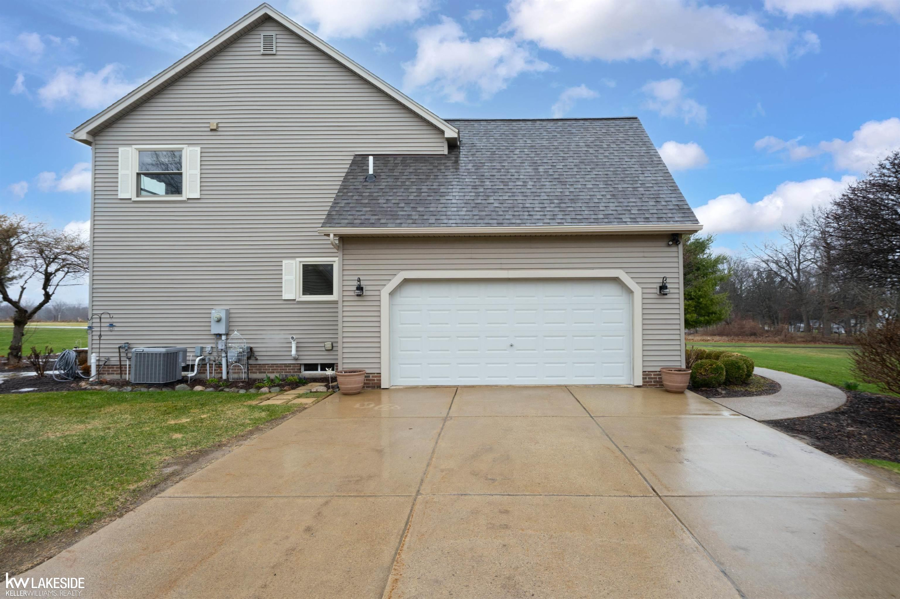 1201 Yule Drive, Leonard, MI 48367 — Photo 9