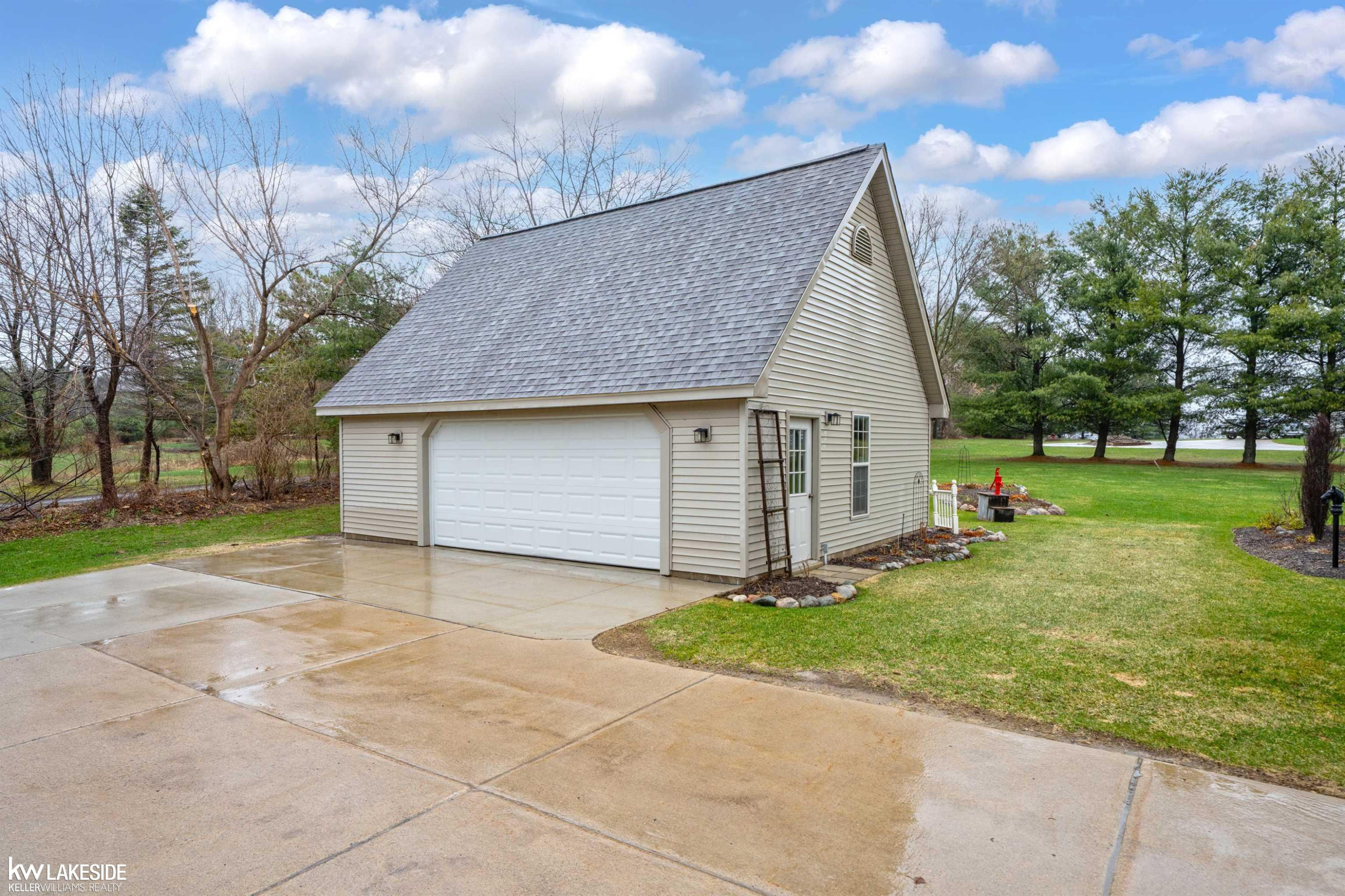 1201 Yule Drive, Leonard, MI 48367 — Photo 11