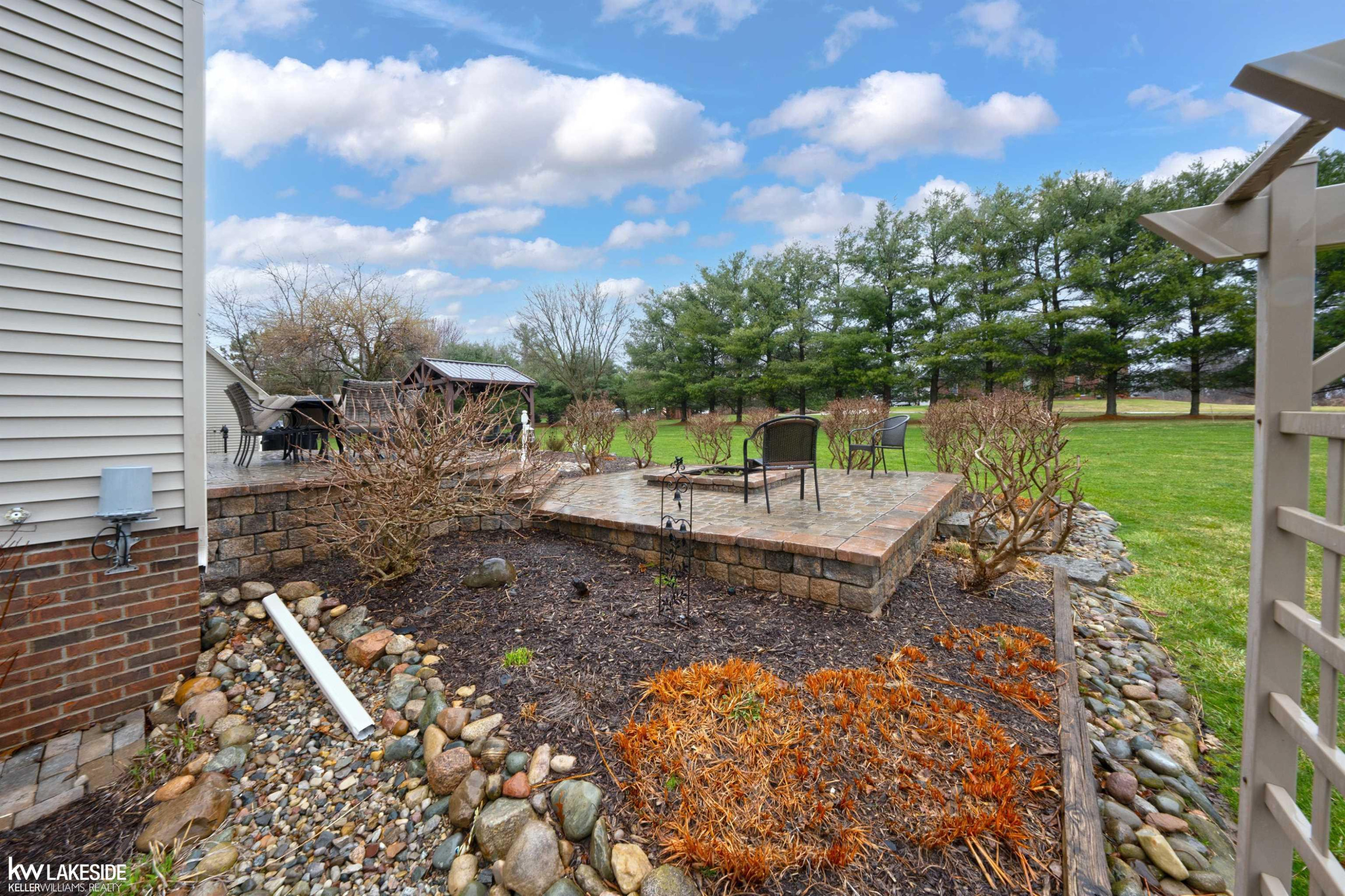 1201 Yule Drive, Leonard, MI 48367 — Photo 44