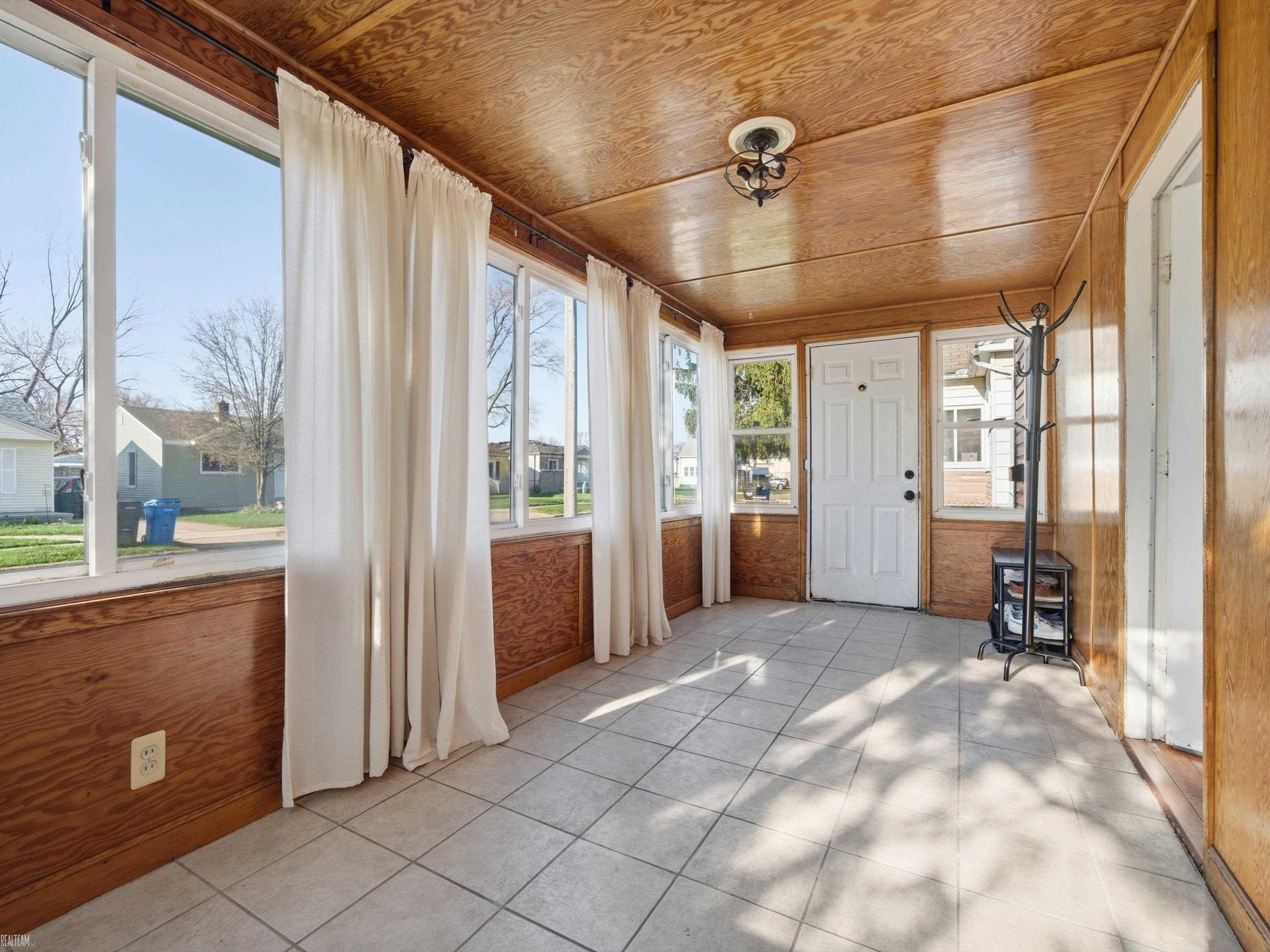 85 E Kalama Avenue, Madison Heights, MI 48071 — Photo 2