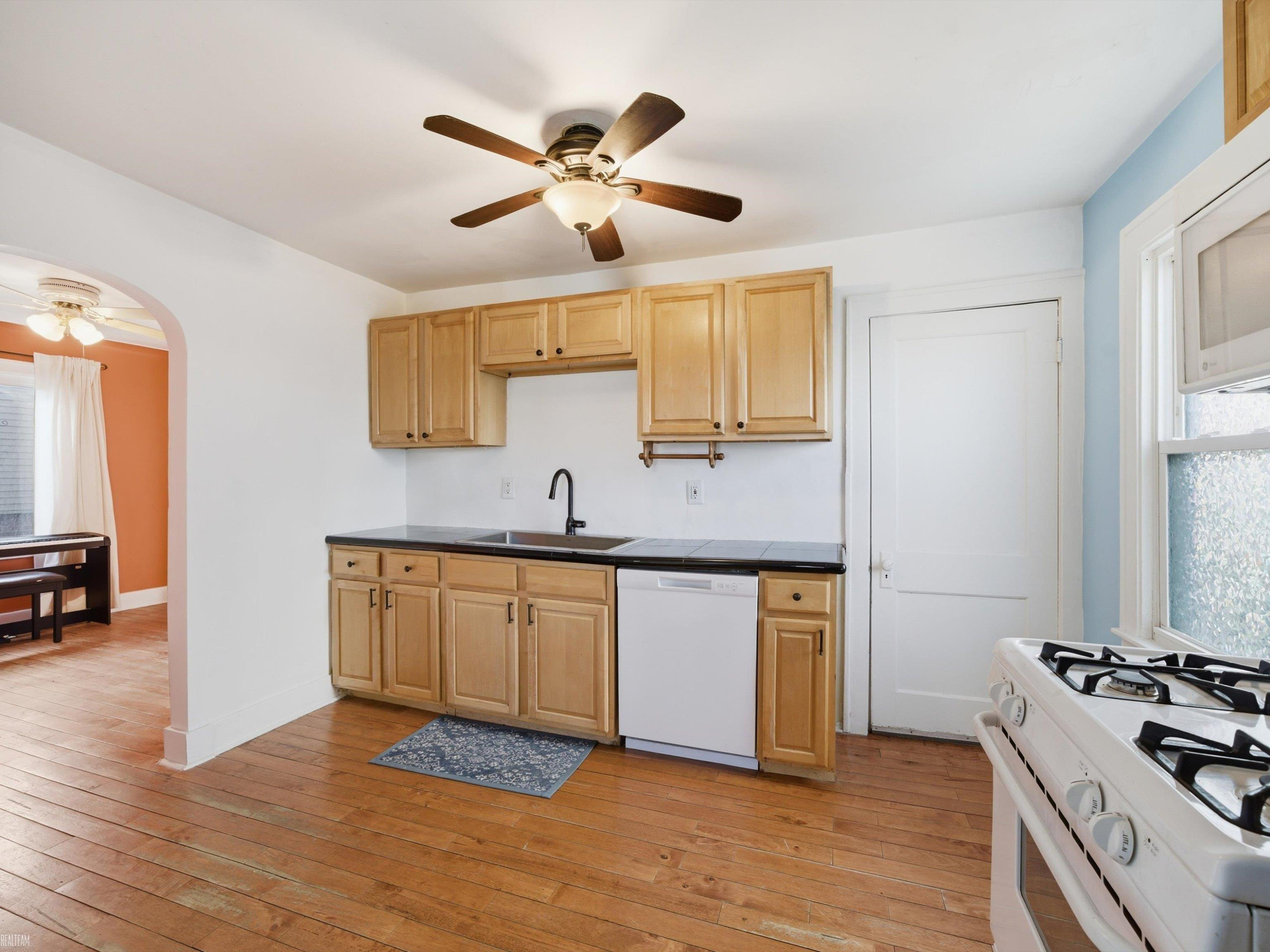 85 E Kalama Avenue, Madison Heights, MI 48071 — Photo 10