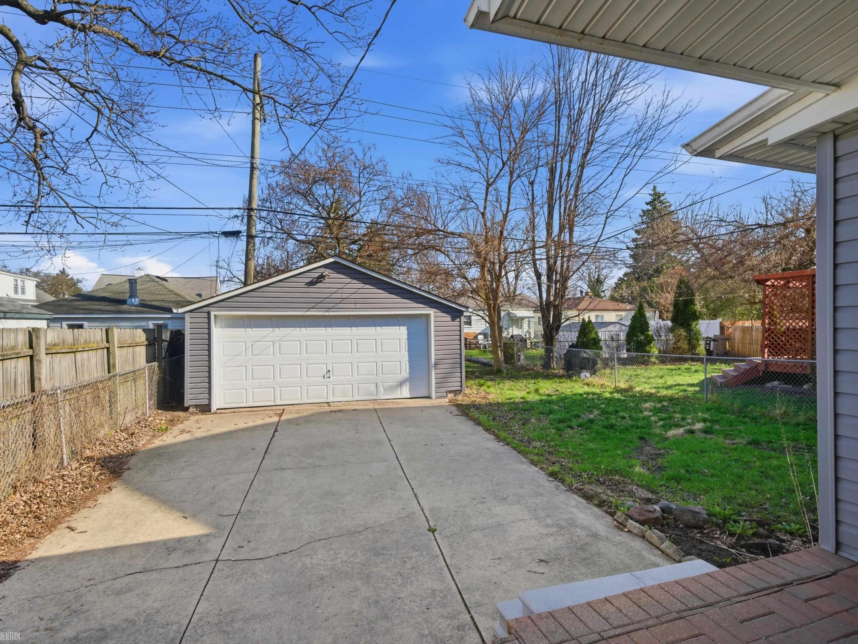 85 E Kalama Avenue, Madison Heights, MI 48071 — Photo 21