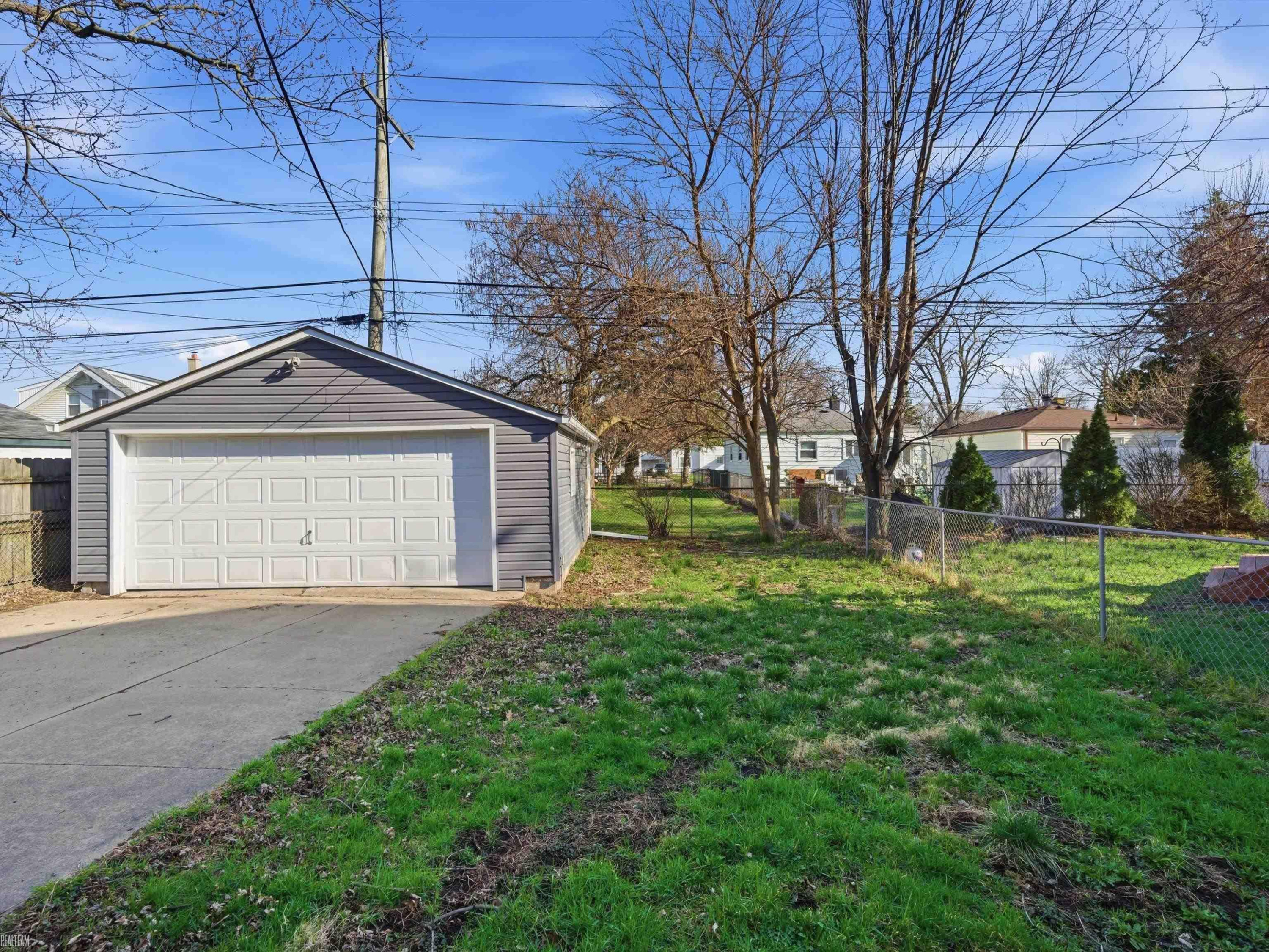 85 E Kalama Avenue, Madison Heights, MI 48071 — Photo 24