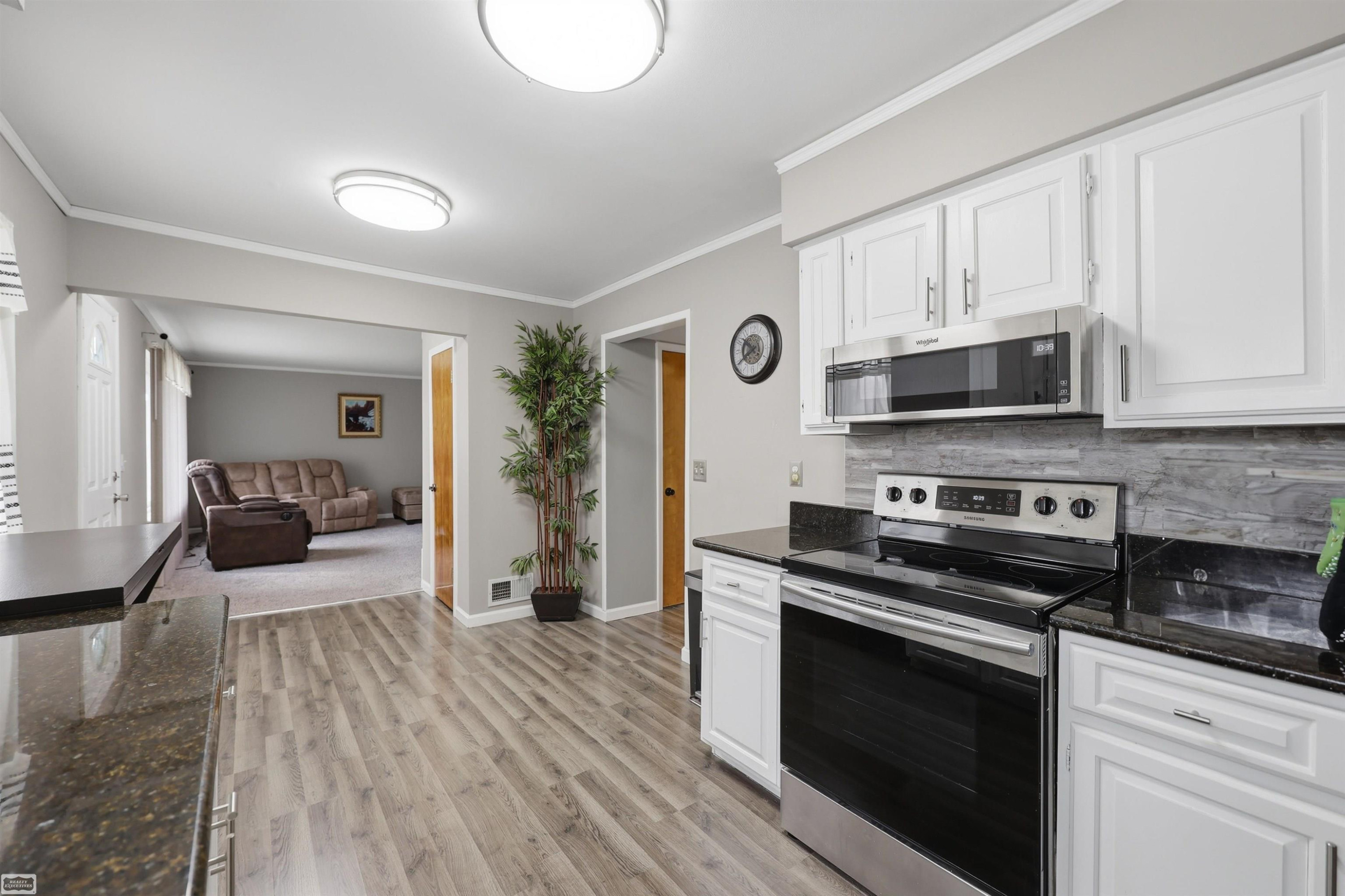 33043 Fraser Avenue, Fraser, MI 48026 — Photo 9