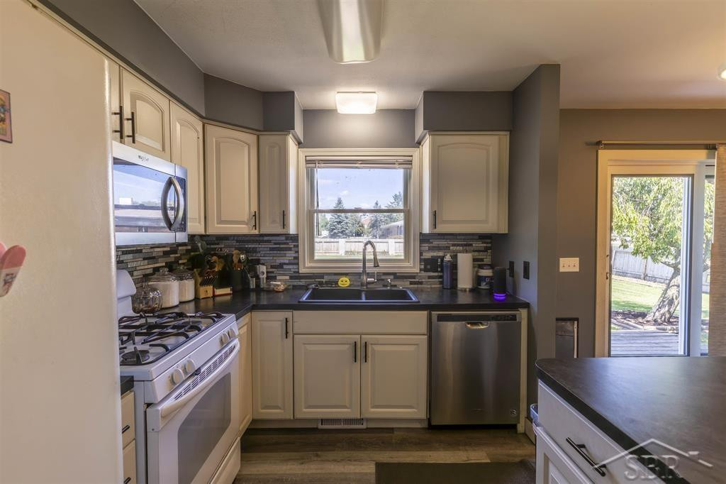 508 Glenview Court, Pinconning, MI 48650 — Photo 7