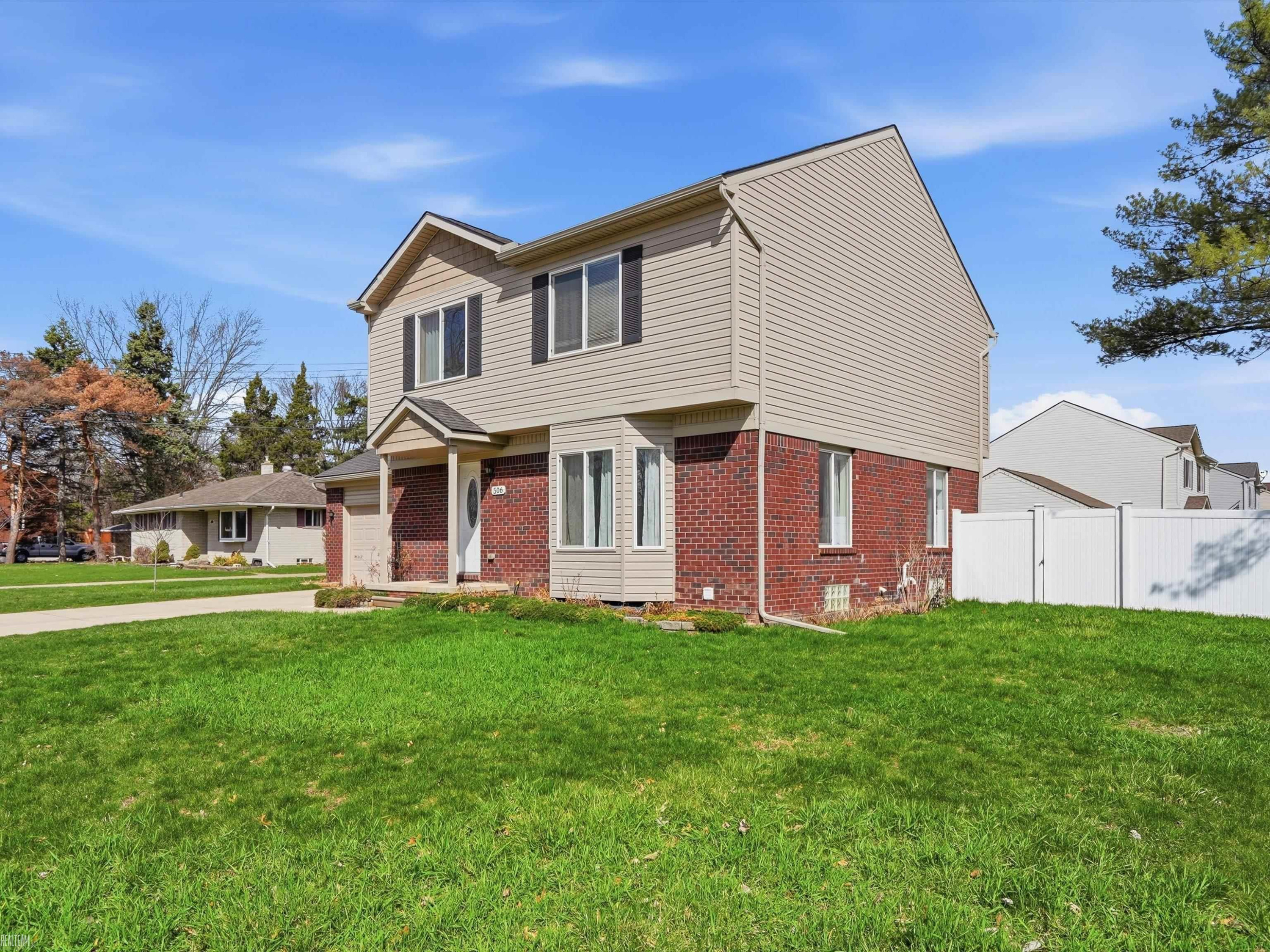 506 W Woodside Avenue, Madison Heights, MI 48071 — Photo 3