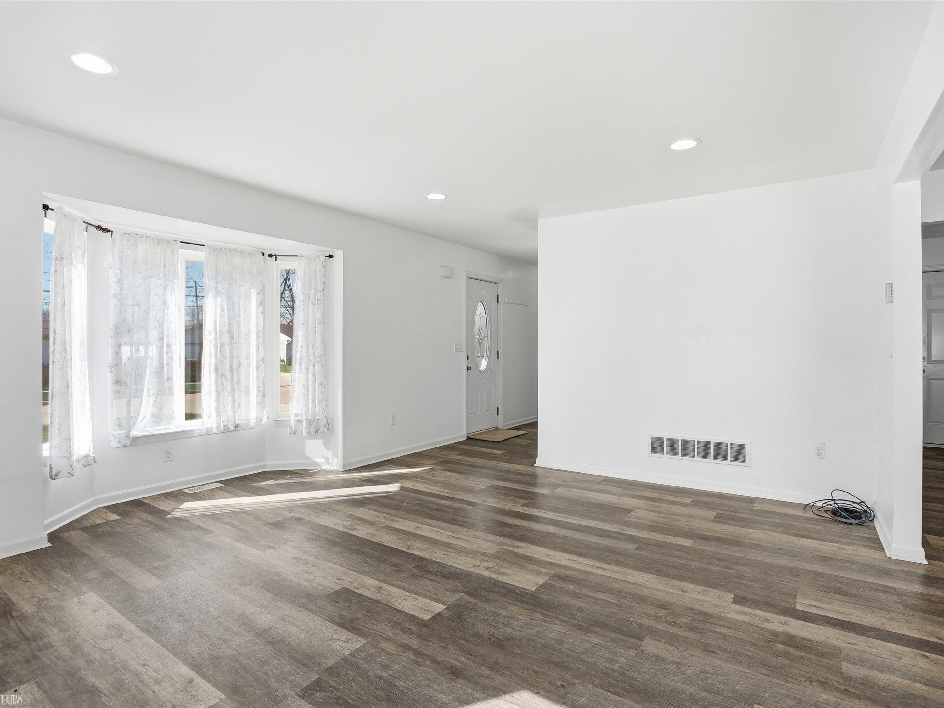 506 W Woodside Avenue, Madison Heights, MI 48071 — Photo 14