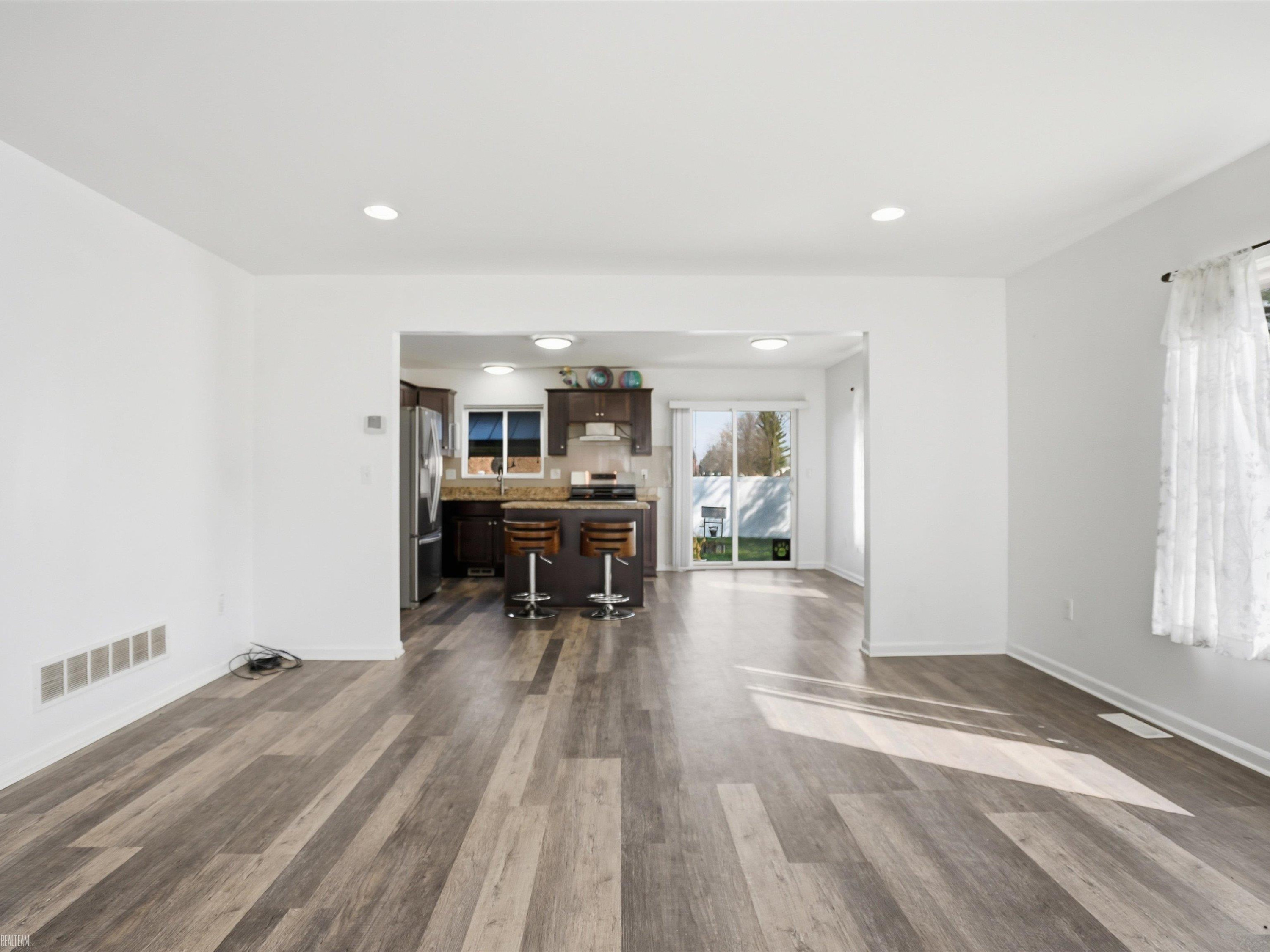 506 W Woodside Avenue, Madison Heights, MI 48071 — Photo 16