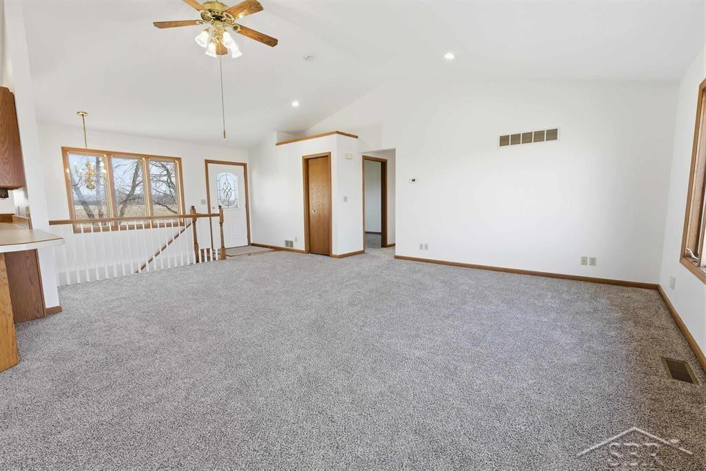 2082 W Parish Road, Midland, MI 48642 — Photo 4