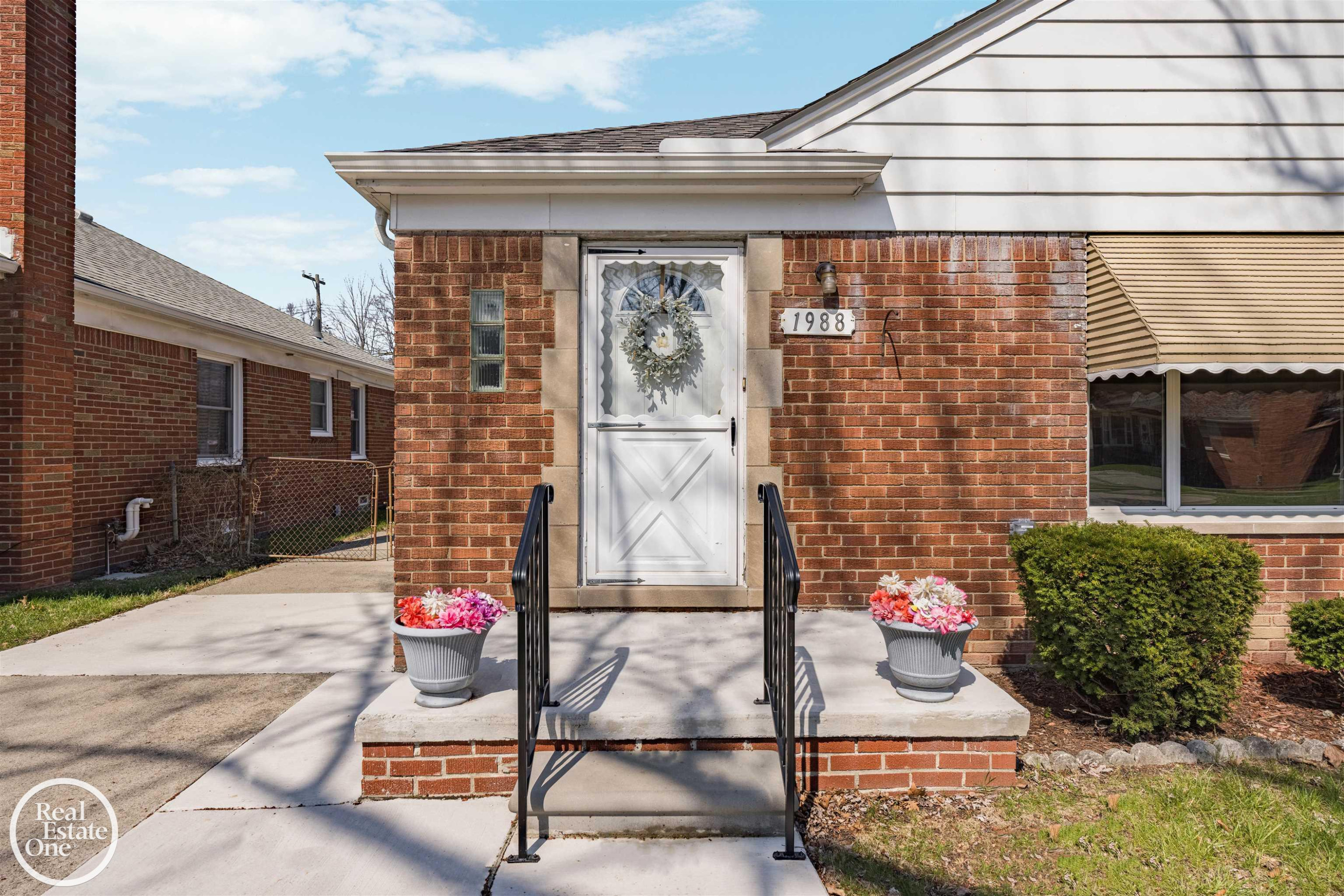 1988 Hollywood Avenue, Grosse Pointe Woods, MI 48236 — Photo 2
