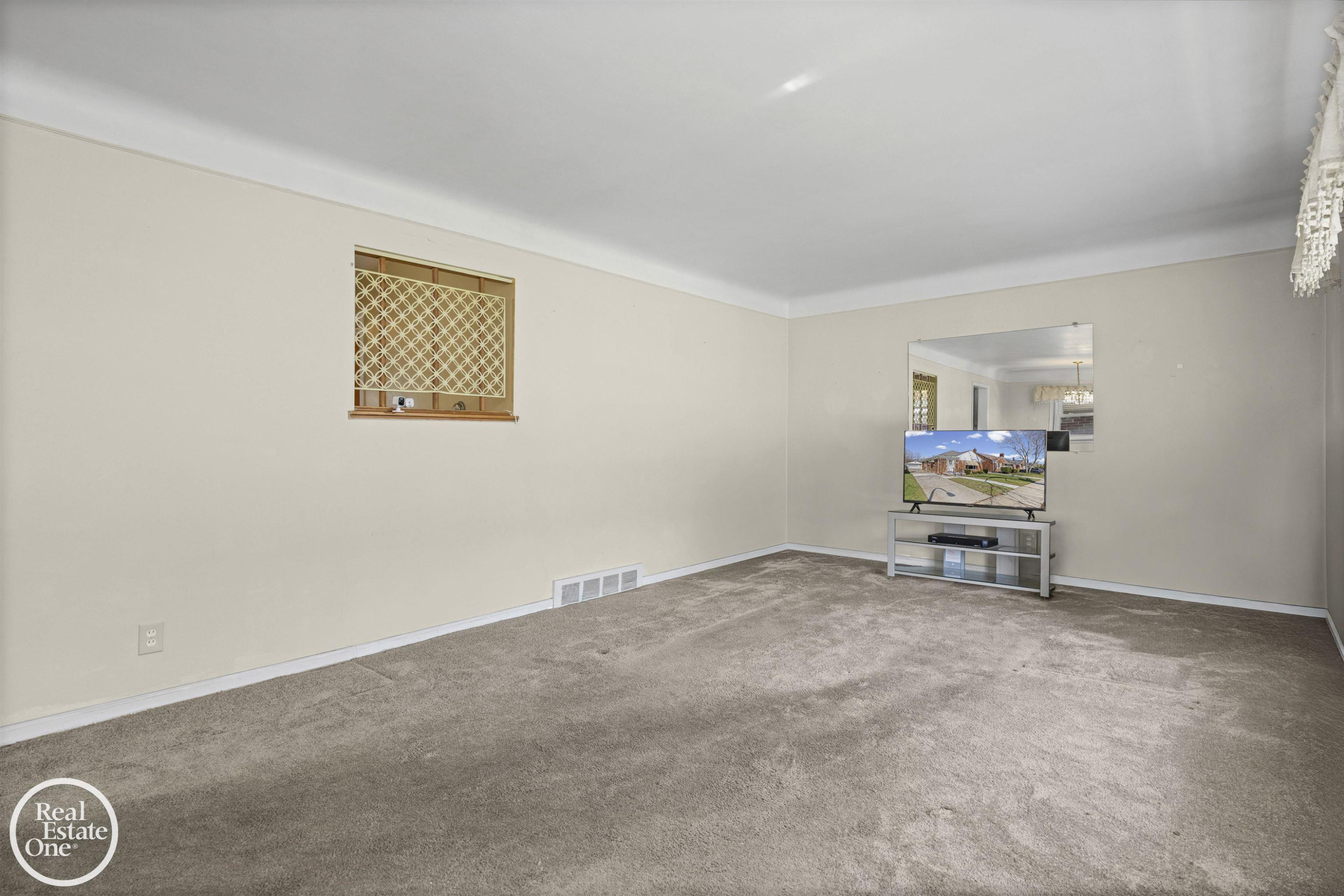 1988 Hollywood Avenue, Grosse Pointe Woods, MI 48236 — Photo 3