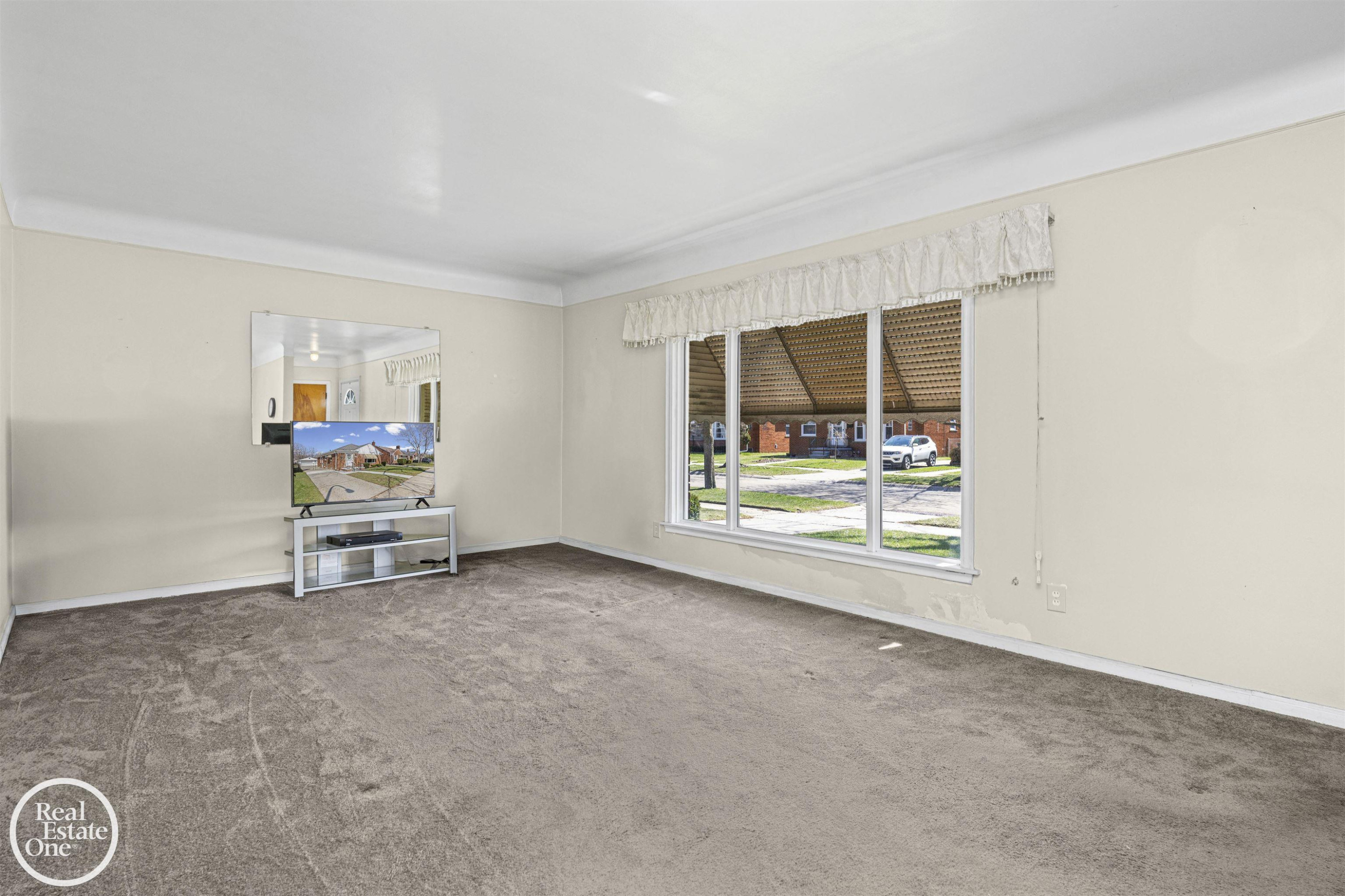 1988 Hollywood Avenue, Grosse Pointe Woods, MI 48236 — Photo 4