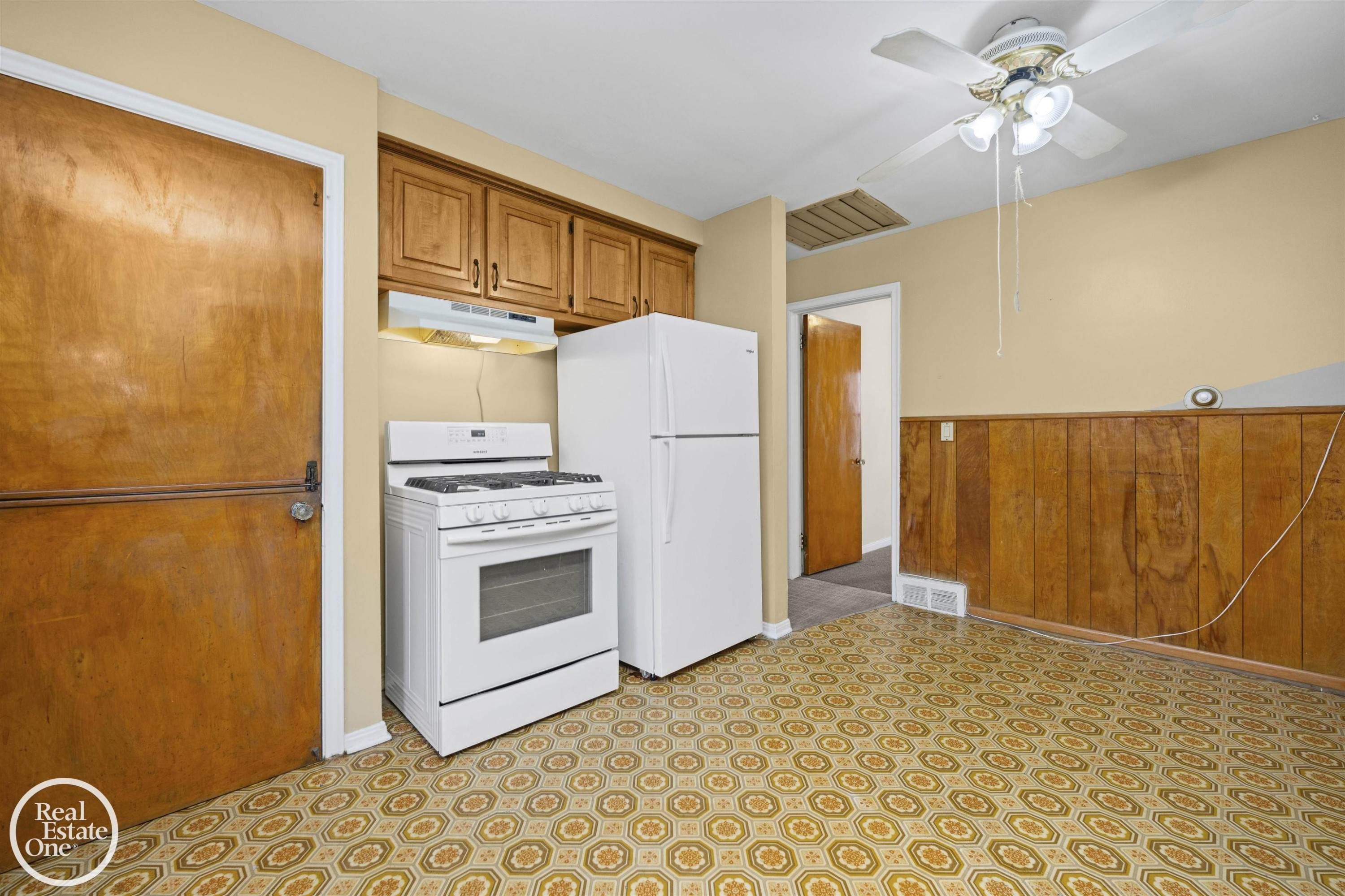 1988 Hollywood Avenue, Grosse Pointe Woods, MI 48236 — Photo 14
