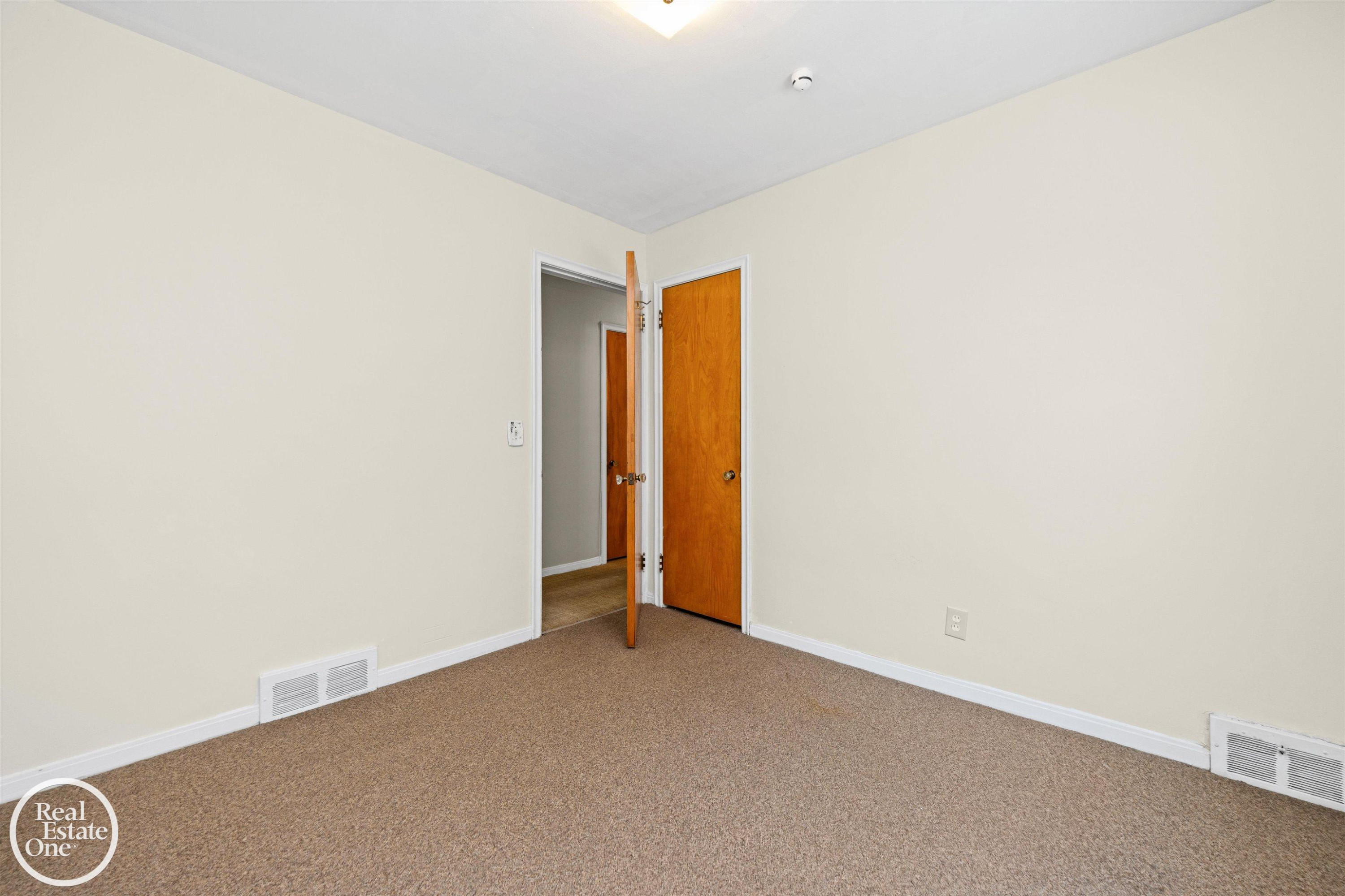 1988 Hollywood Avenue, Grosse Pointe Woods, MI 48236 — Photo 18